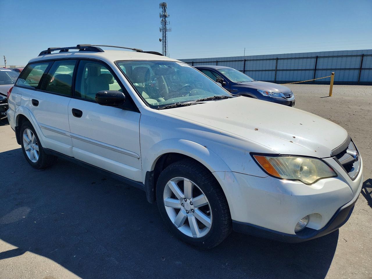 2008 Subaru Outback 2.5i White vin: 4S4BP61C687335214