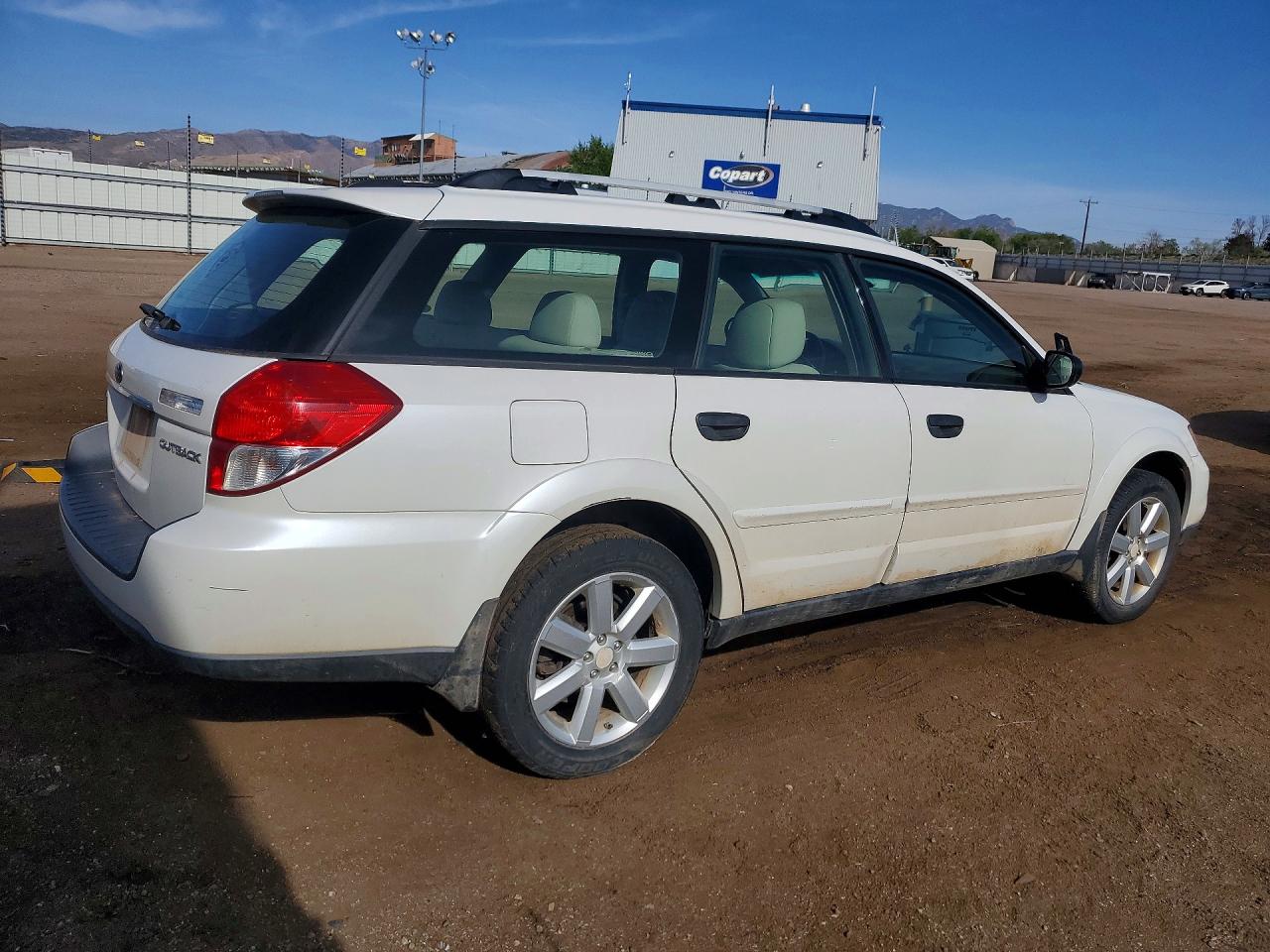 2008 Subaru Outback 2.5i White vin: 4S4BP61C687361117
