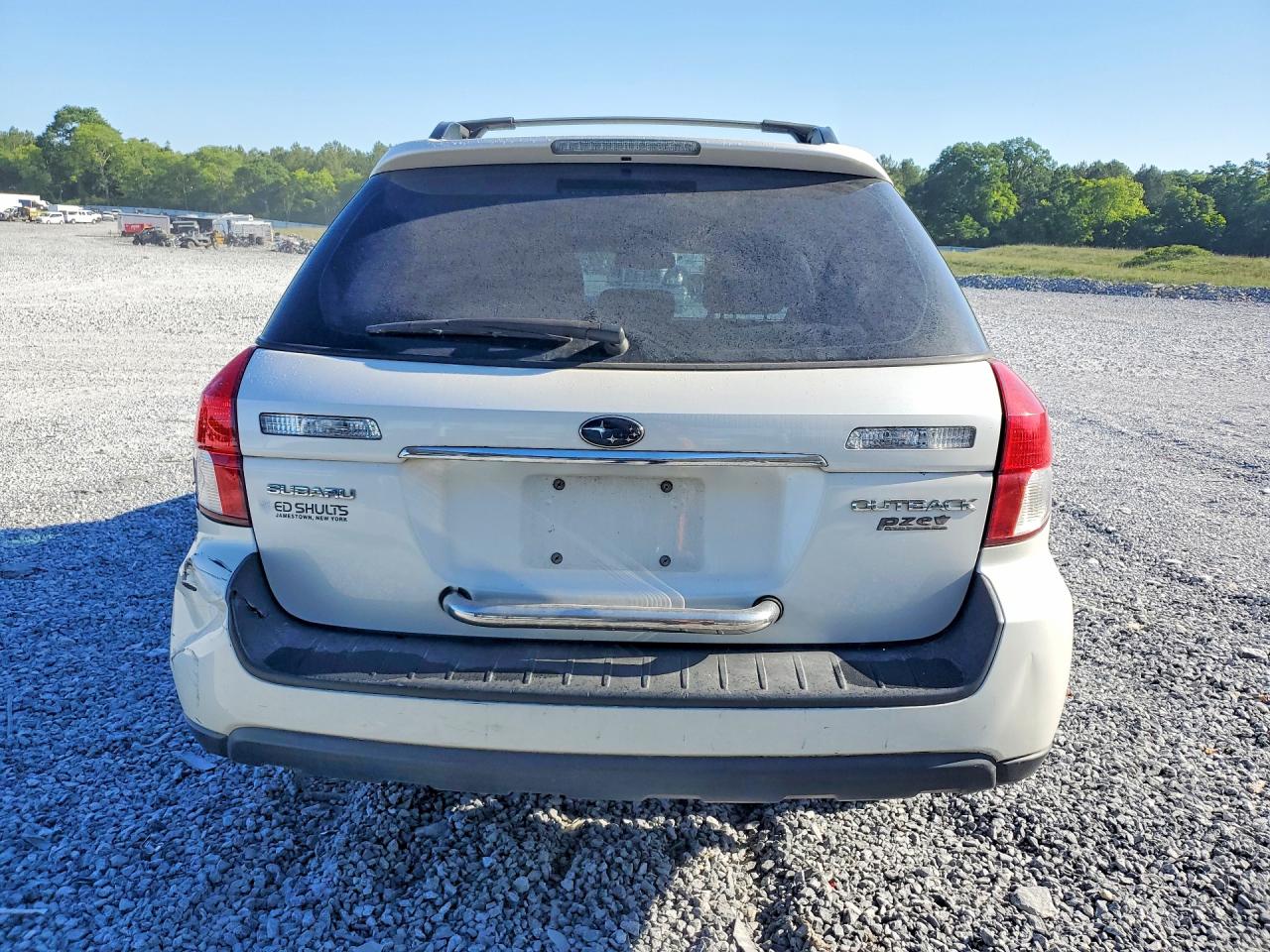 2008 Subaru Outback 2.5i White vin: 4S4BP61C687365684