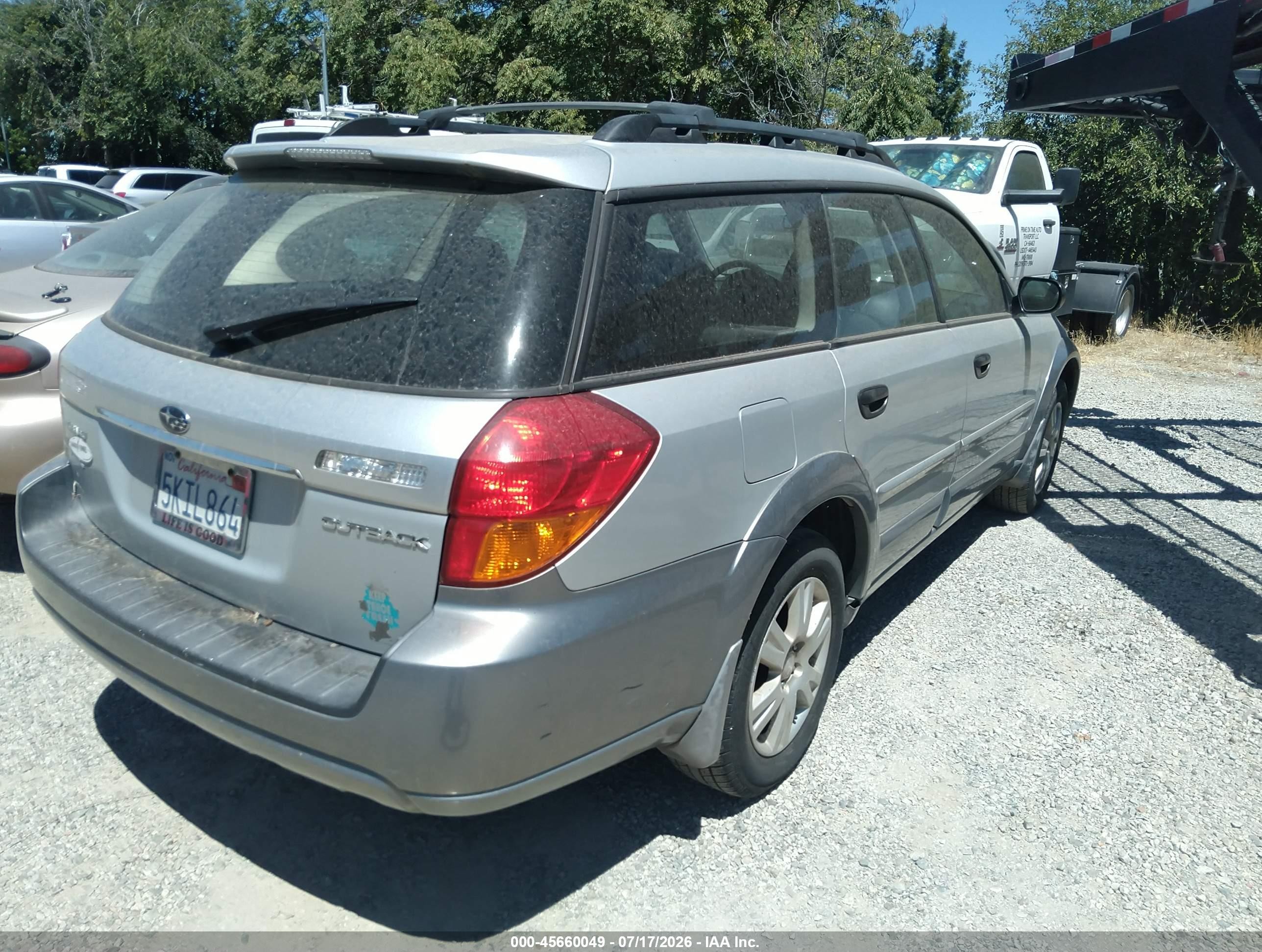 2005 Subaru Outback 2.5i Silver vin: 4S4BP61C757346590