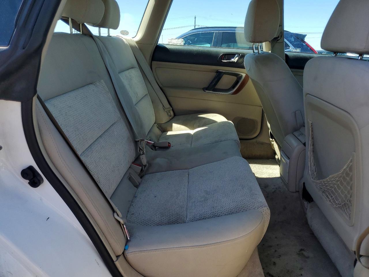 2005 Subaru Legacy Outback 2.5i White vin: 4S4BP61C757391061