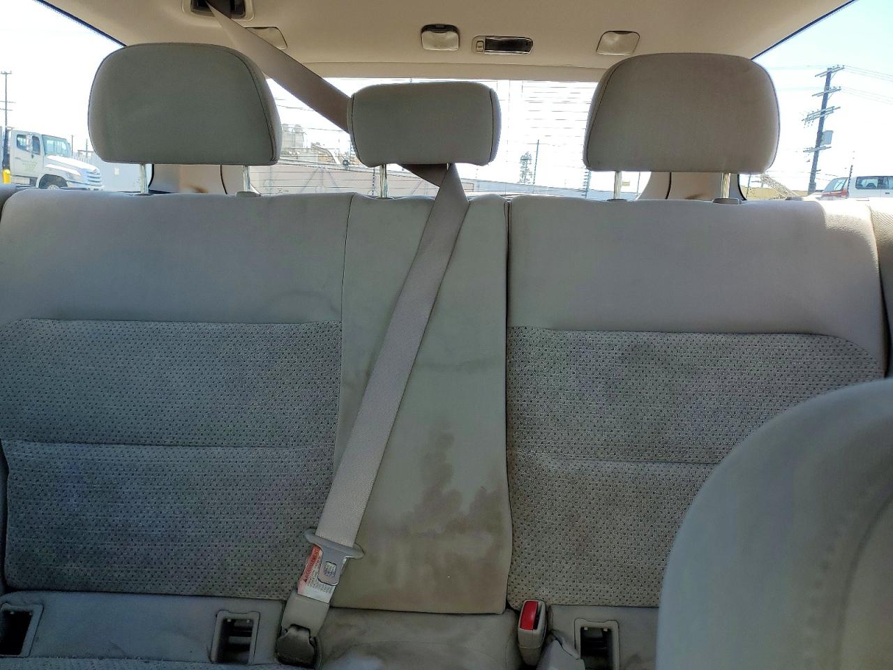 2005 Subaru Legacy Outback 2.5i White vin: 4S4BP61C757391061