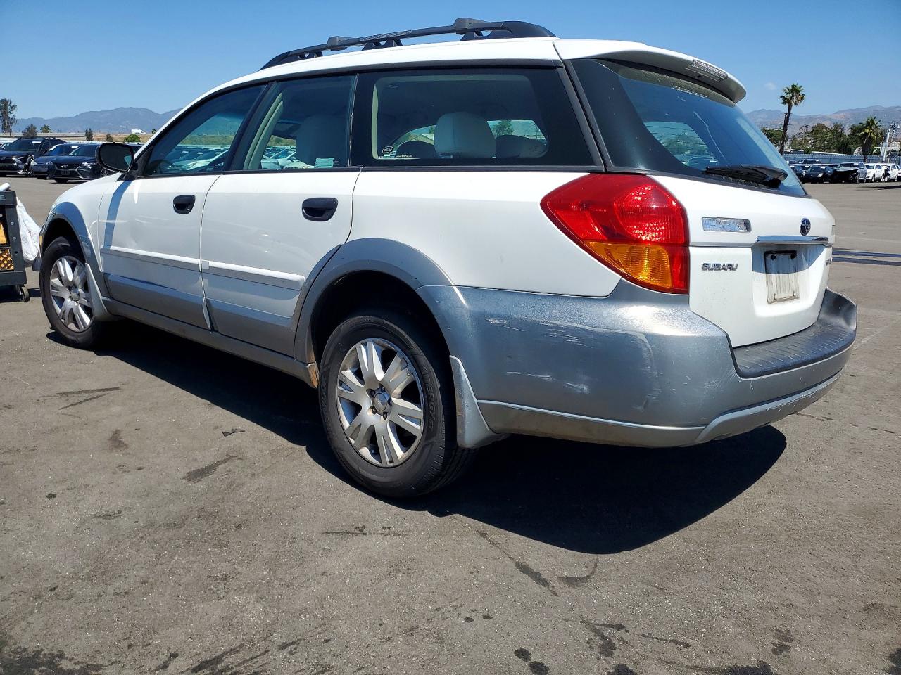2005 Subaru Legacy Outback 2.5i White vin: 4S4BP61C757391061