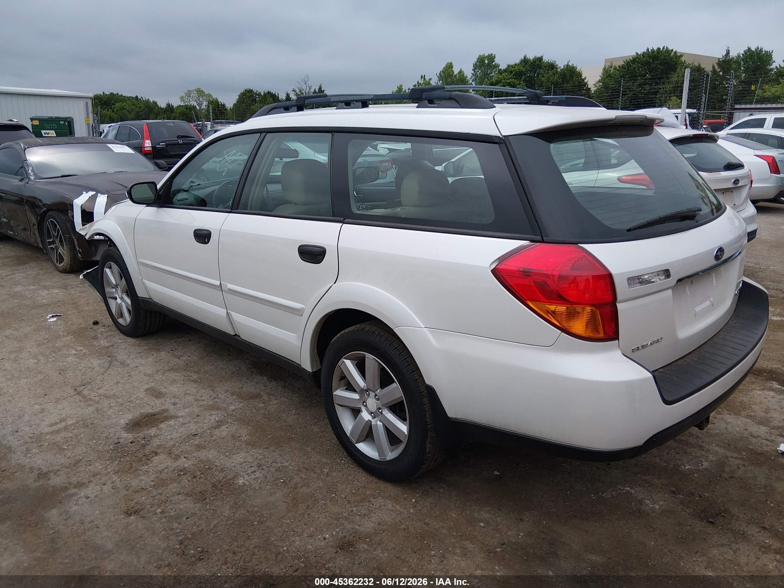 2006 Subaru Outback 2.5i White vin: 4S4BP61C767347692