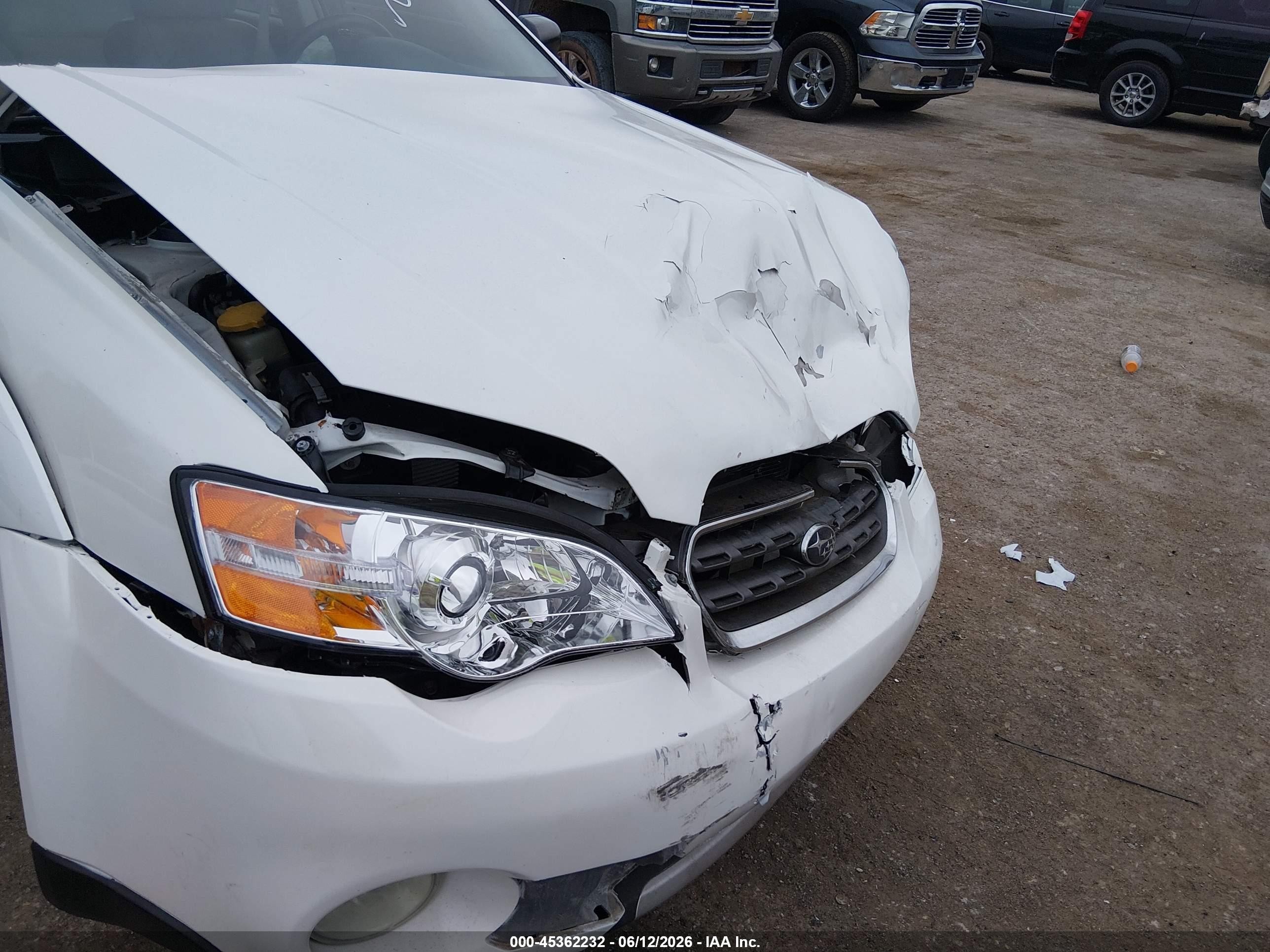 2006 Subaru Outback 2.5i White vin: 4S4BP61C767347692