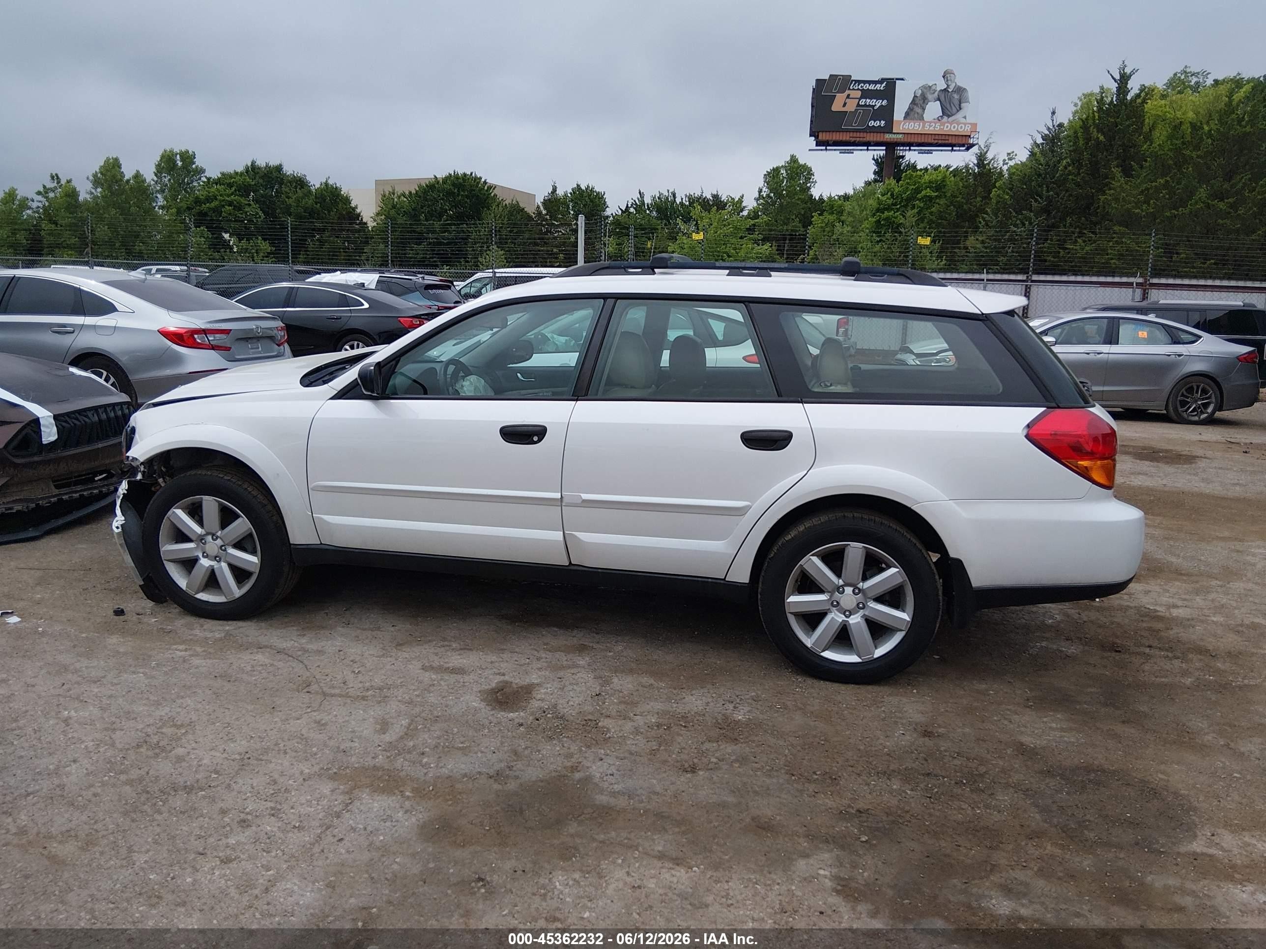 2006 Subaru Outback 2.5i White vin: 4S4BP61C767347692