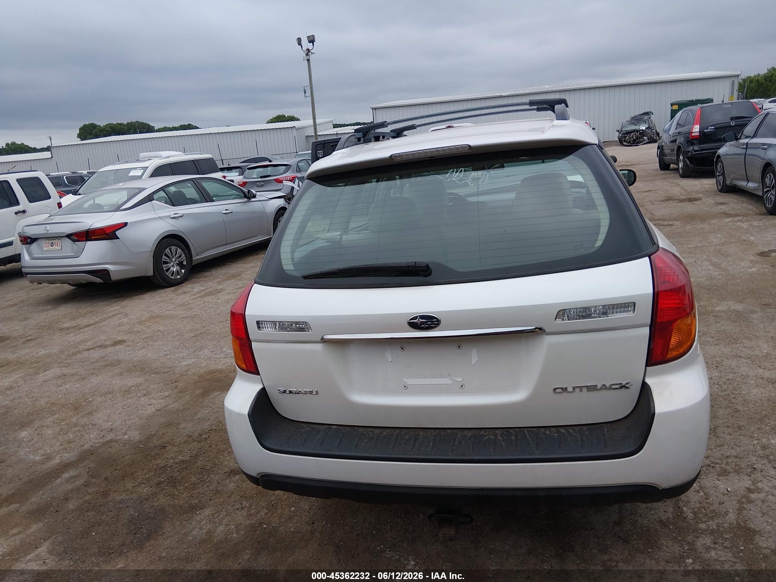 2006 Subaru Outback 2.5i White vin: 4S4BP61C767347692