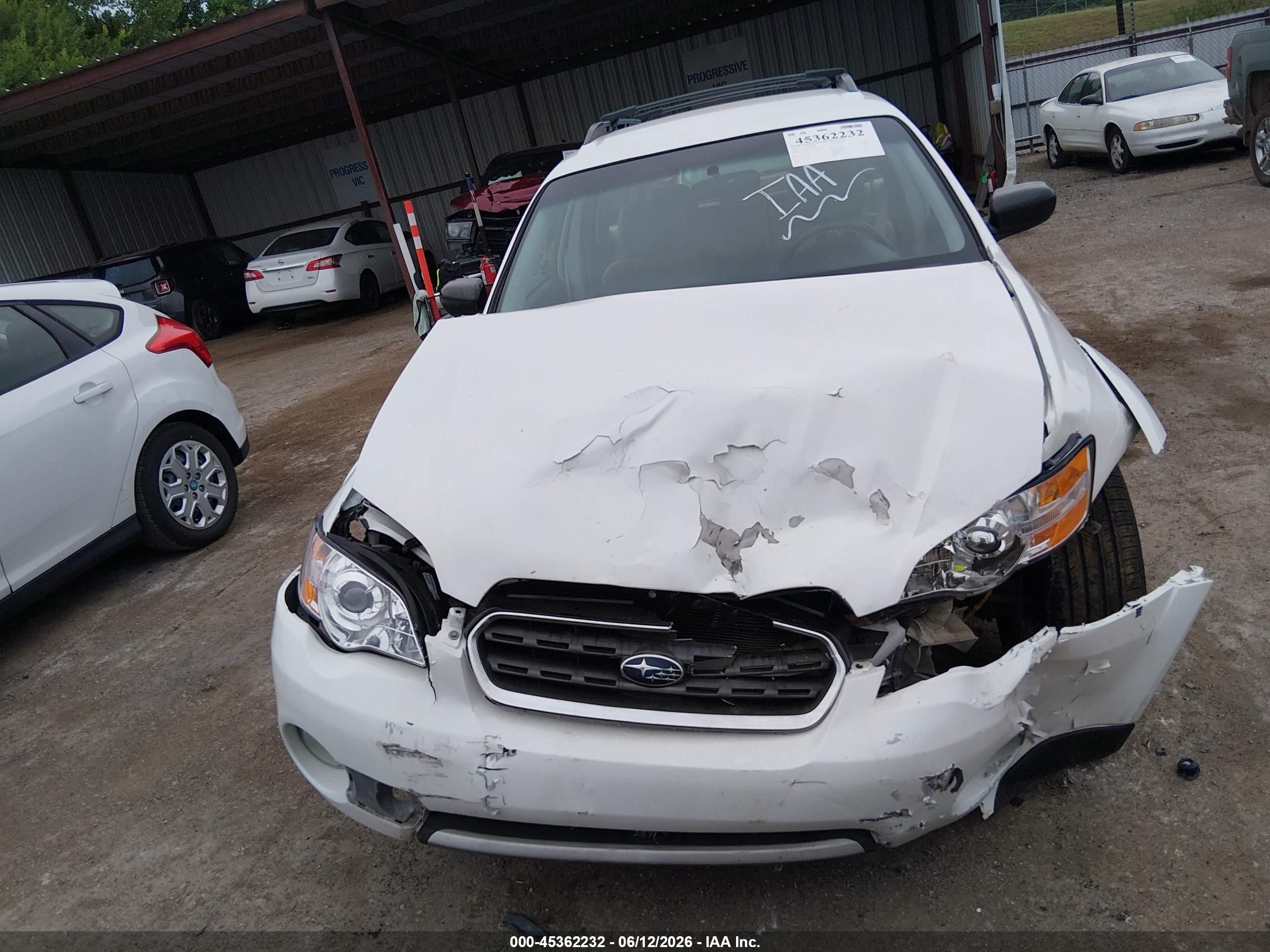 2006 Subaru Outback 2.5i White vin: 4S4BP61C767347692