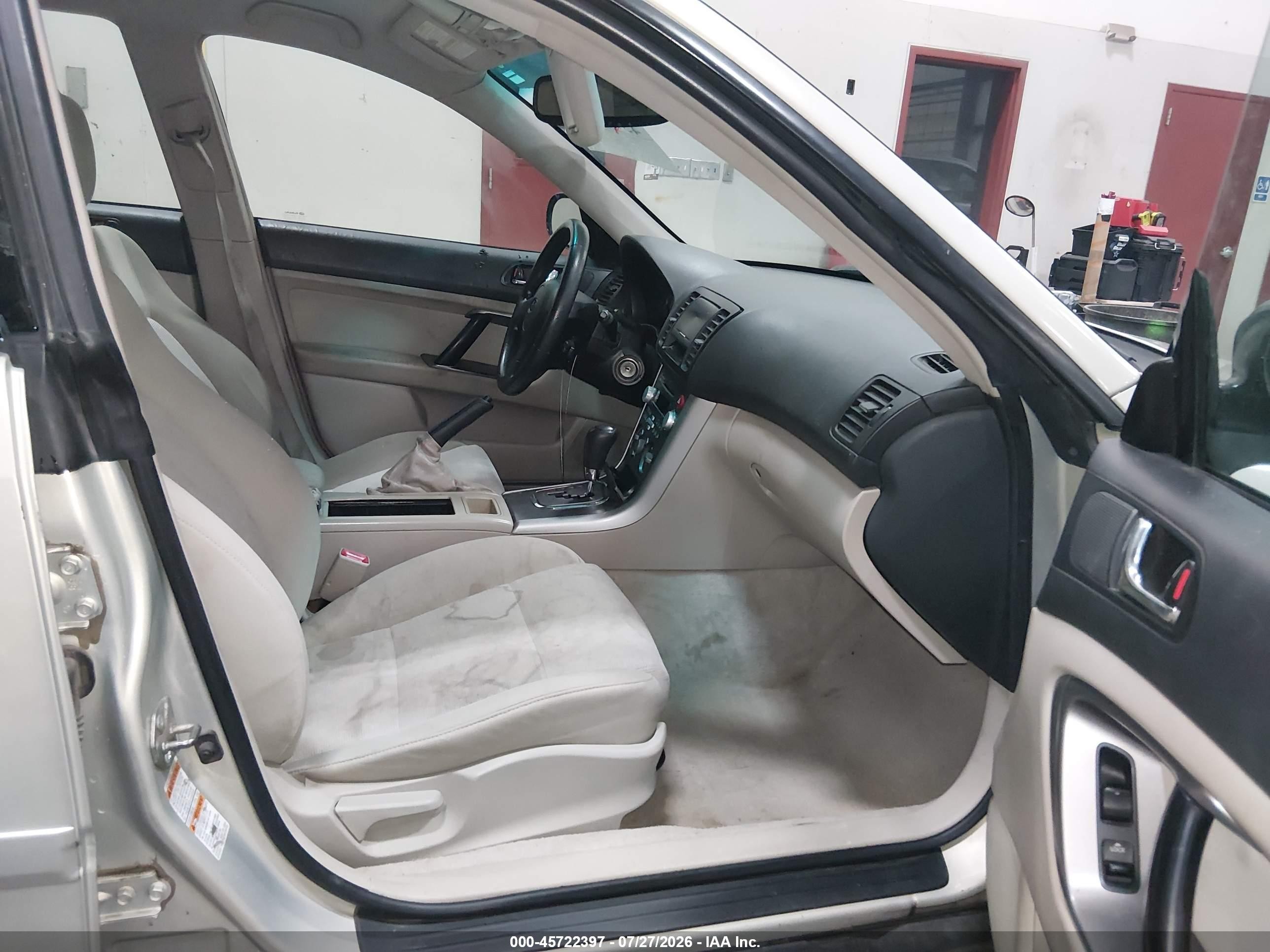 2007 Subaru Outback 2.5i Basic Cream vin: 4S4BP61C777312961