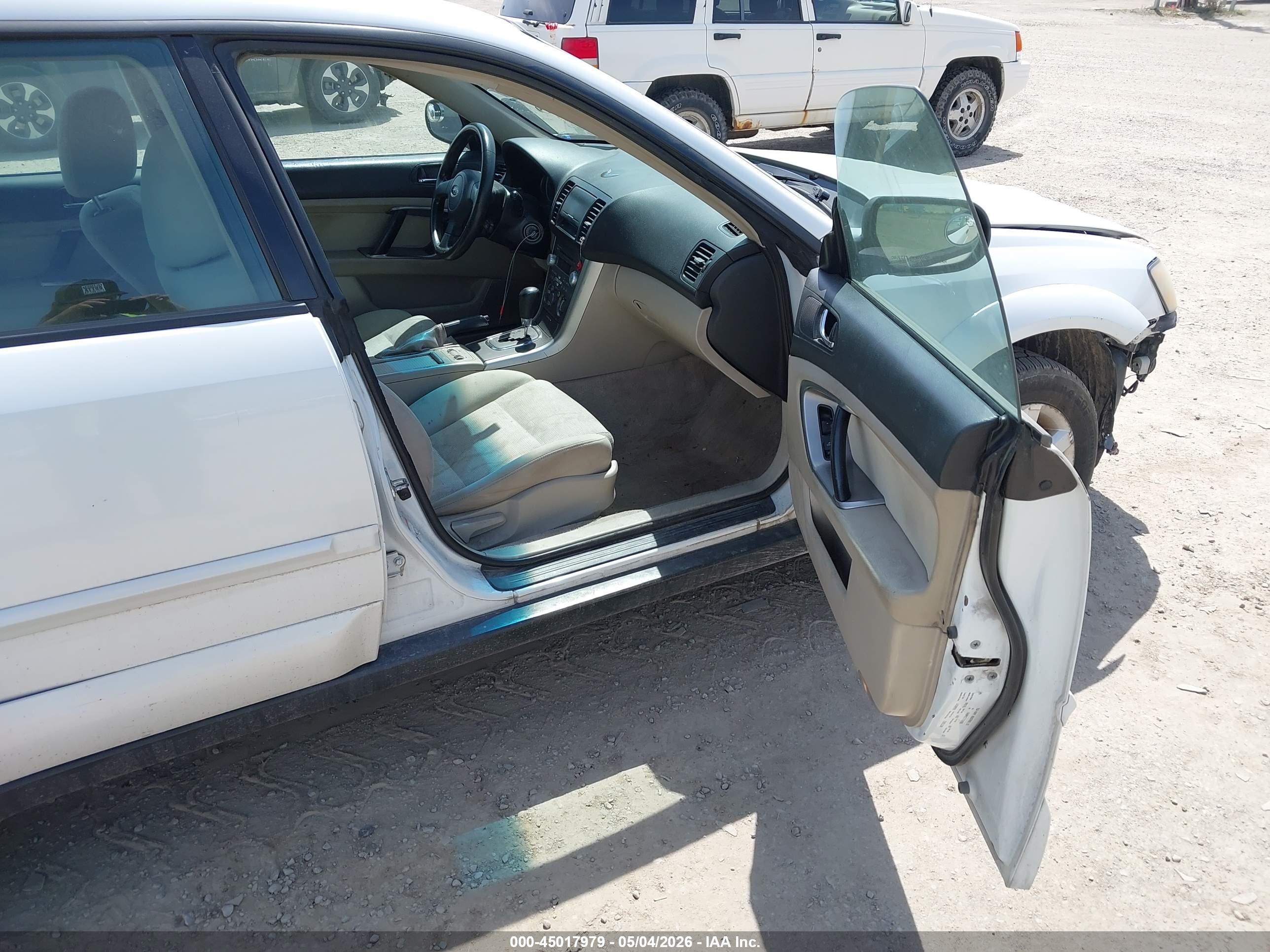 2007 Subaru Outback 2.5i White vin: 4S4BP61C777332160