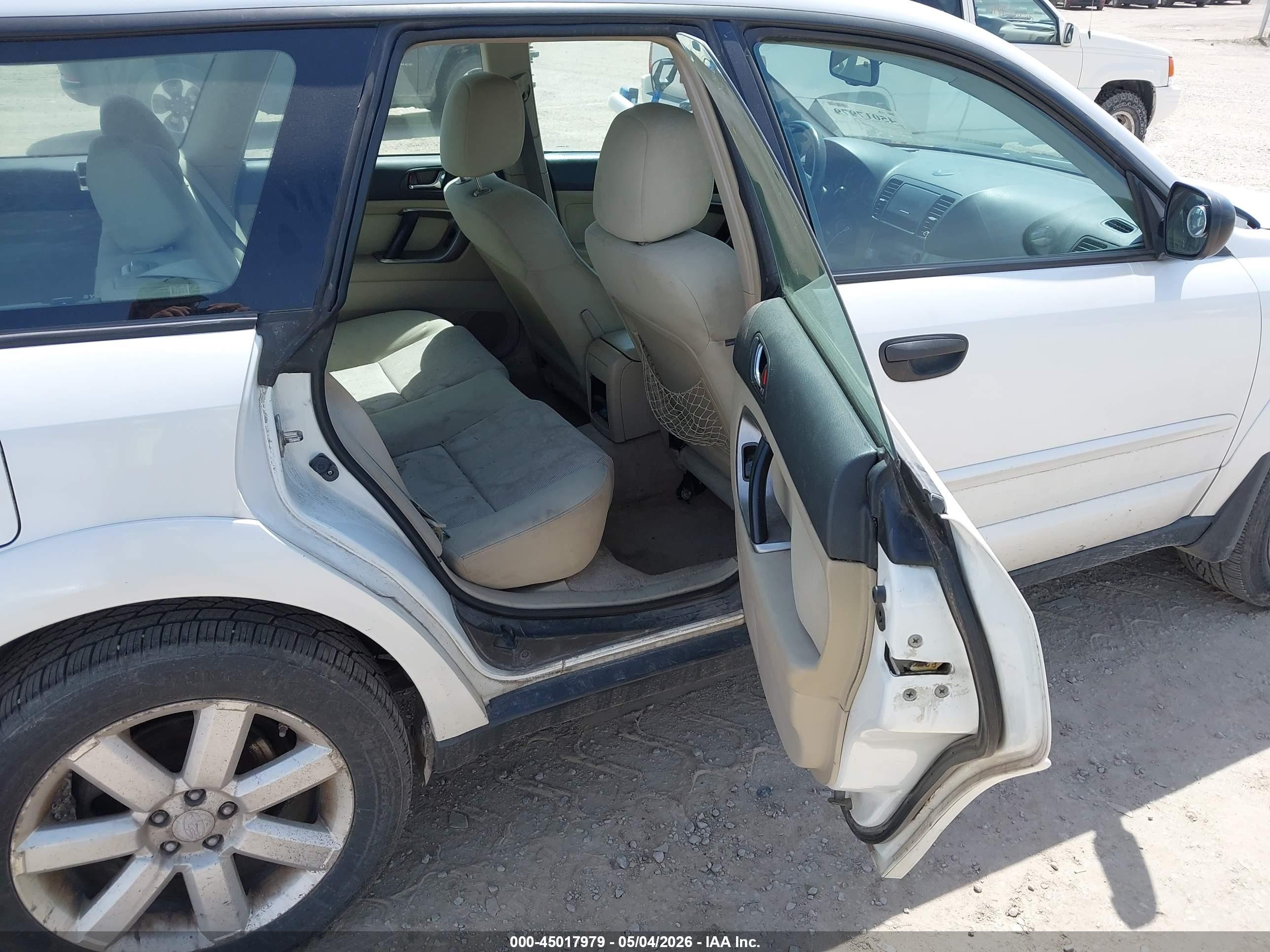 2007 Subaru Outback 2.5i White vin: 4S4BP61C777332160