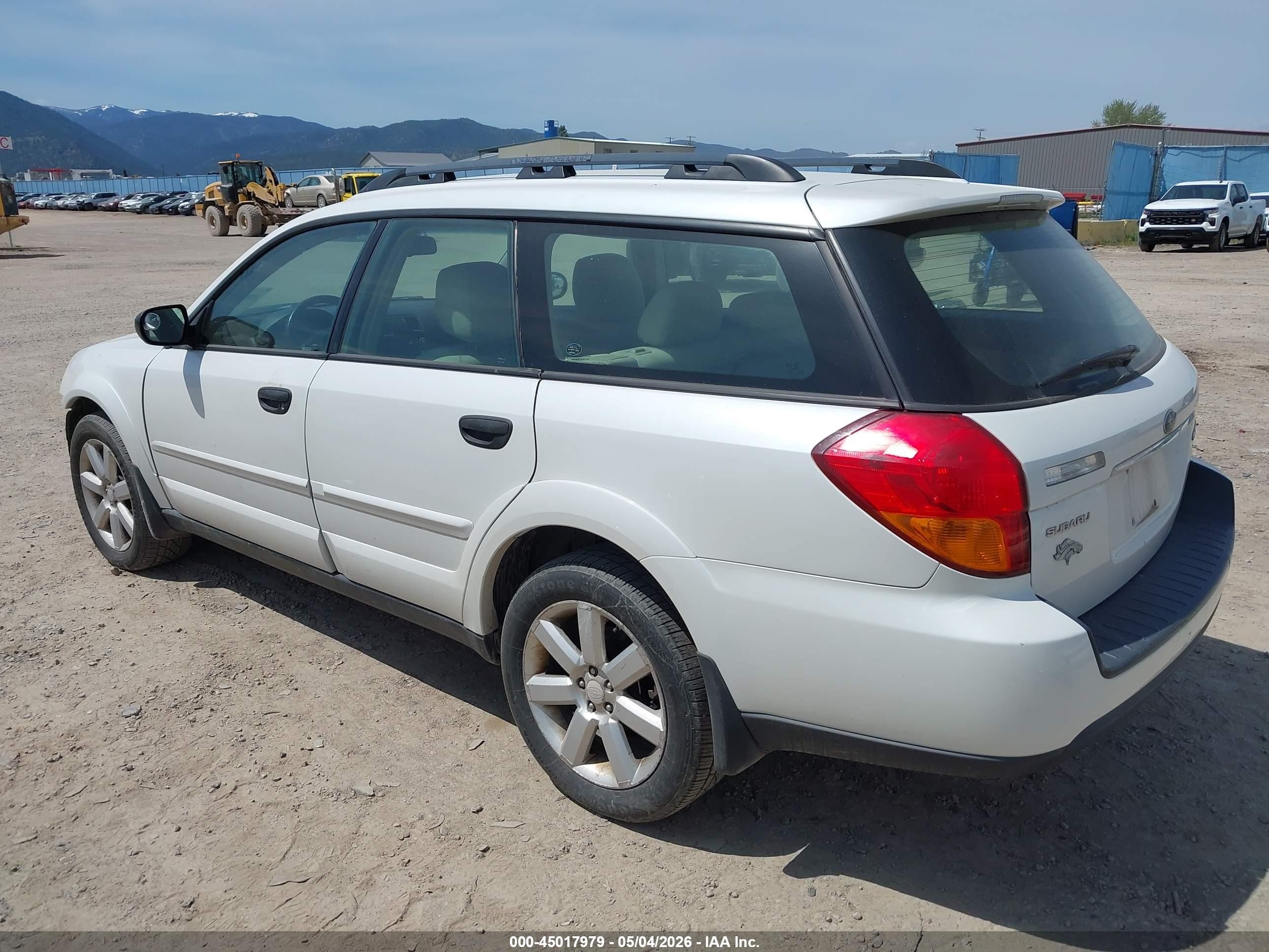 2007 Subaru Outback 2.5i White vin: 4S4BP61C777332160