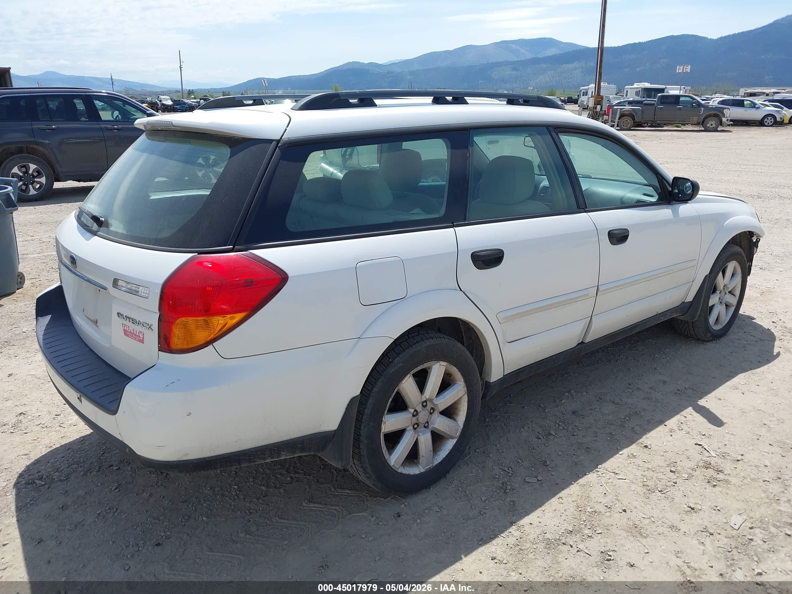 2007 Subaru Outback 2.5i White vin: 4S4BP61C777332160