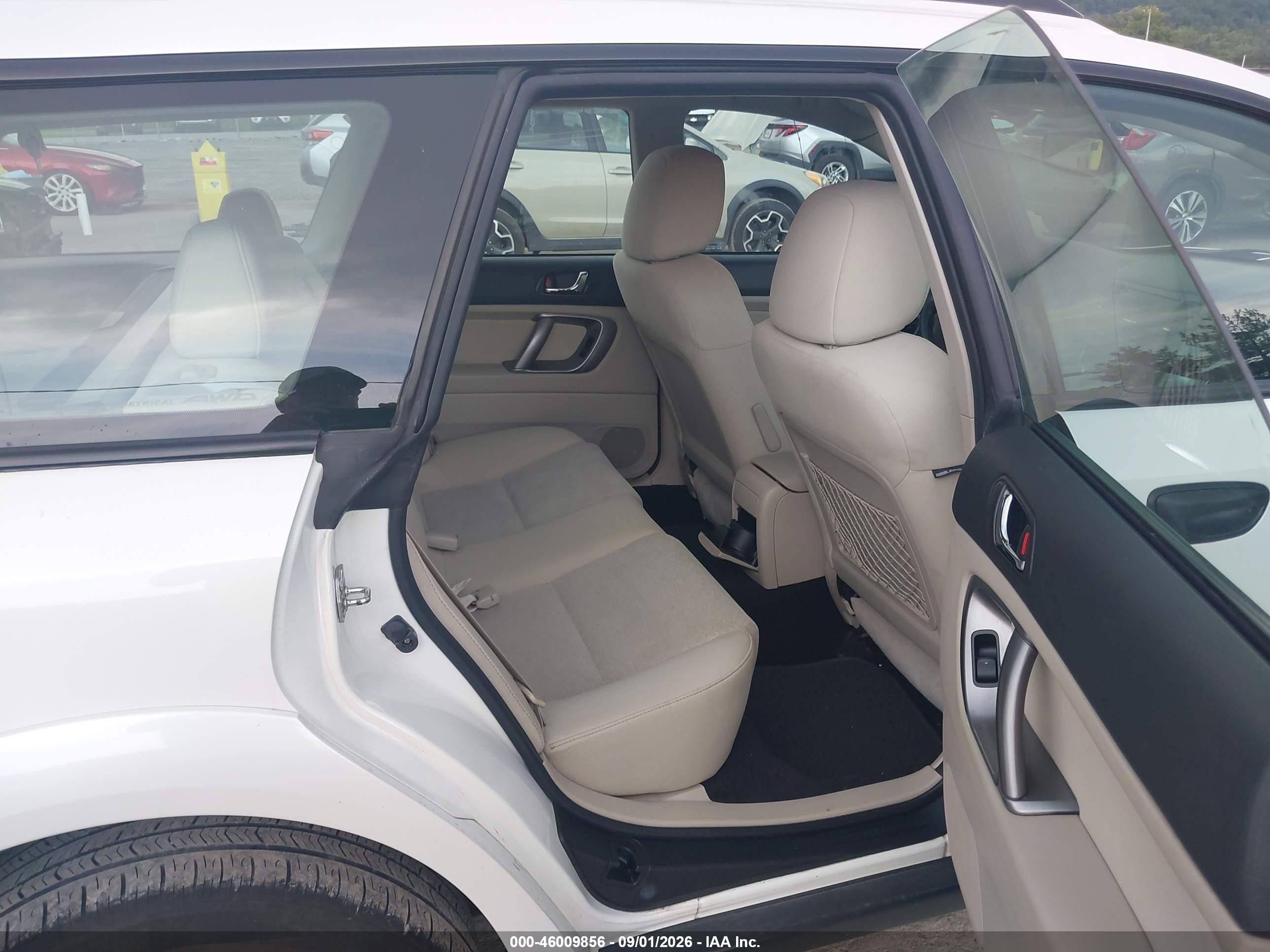 2009 Subaru Outback 2.5i Белый vin: 4S4BP61C797348572