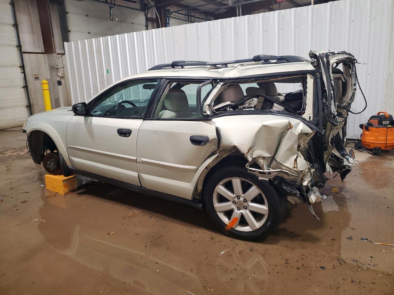 2006 Subaru Legacy Outback 2.5i Бежевый vin: 4S4BP61C867306455