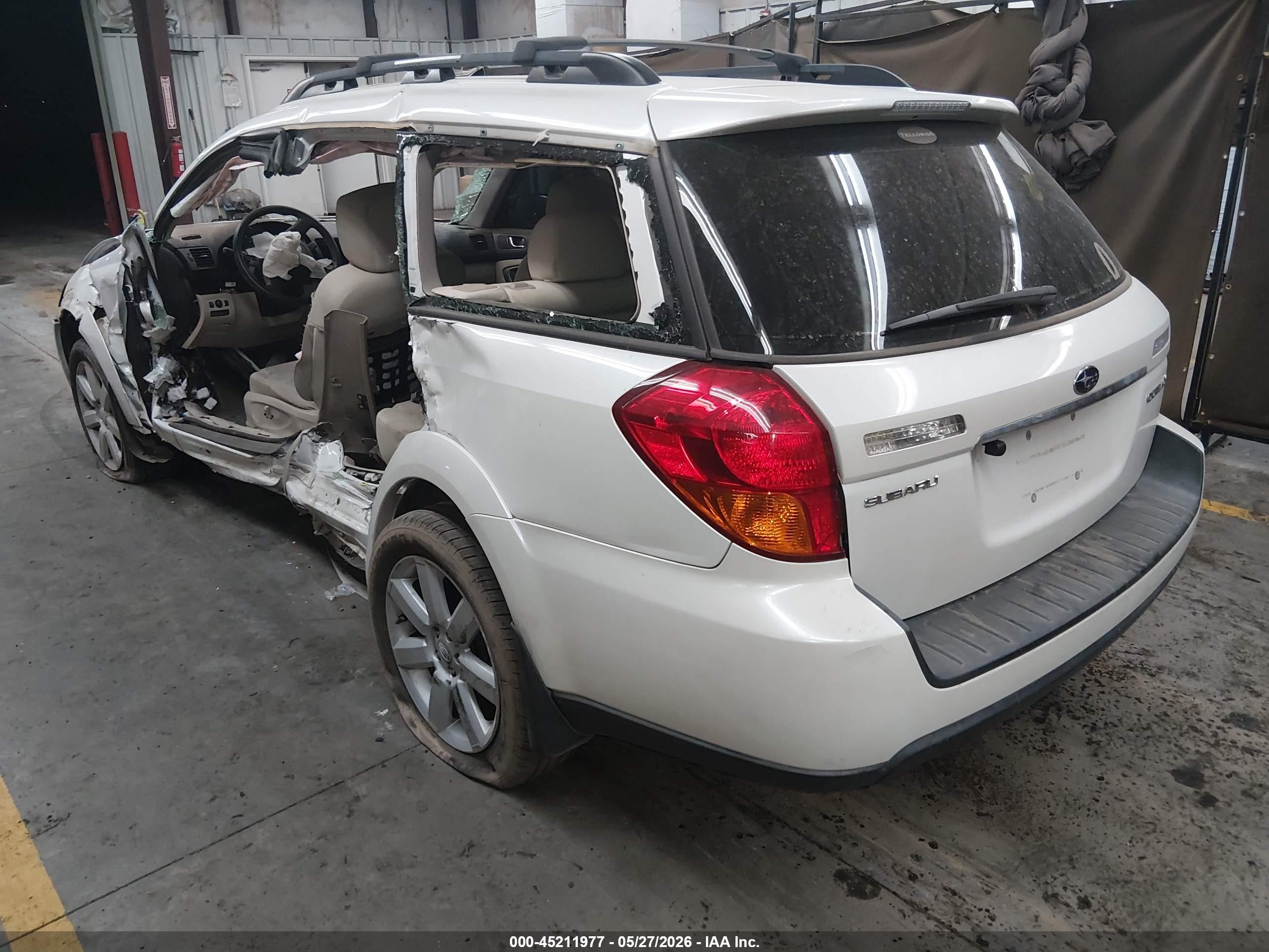 2007 Subaru Outback 2.5i/2.5i Basic/2.5i L.l. Bean Edition White vin: 4S4BP61C877341756