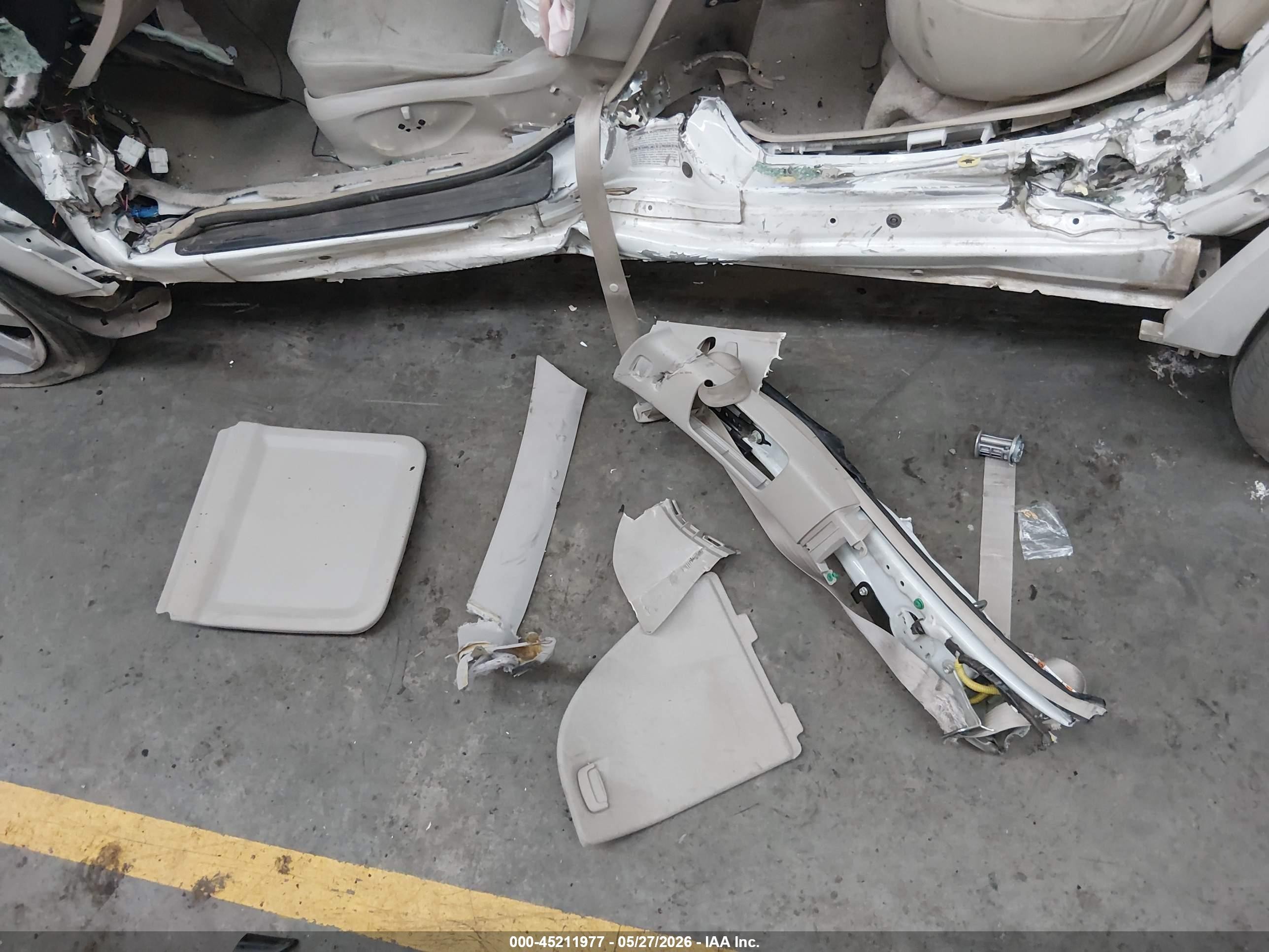 2007 Subaru Outback 2.5i/2.5i Basic/2.5i L.l. Bean Edition White vin: 4S4BP61C877341756