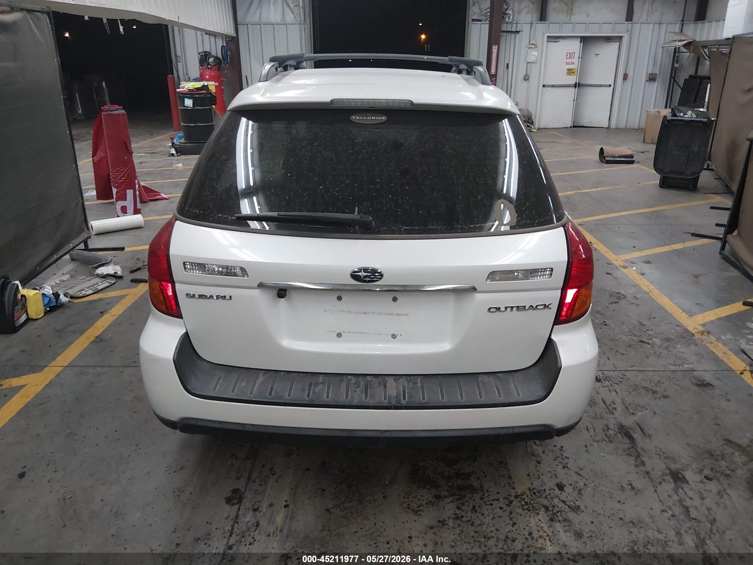 2007 Subaru Outback 2.5i/2.5i Basic/2.5i L.l. Bean Edition White vin: 4S4BP61C877341756