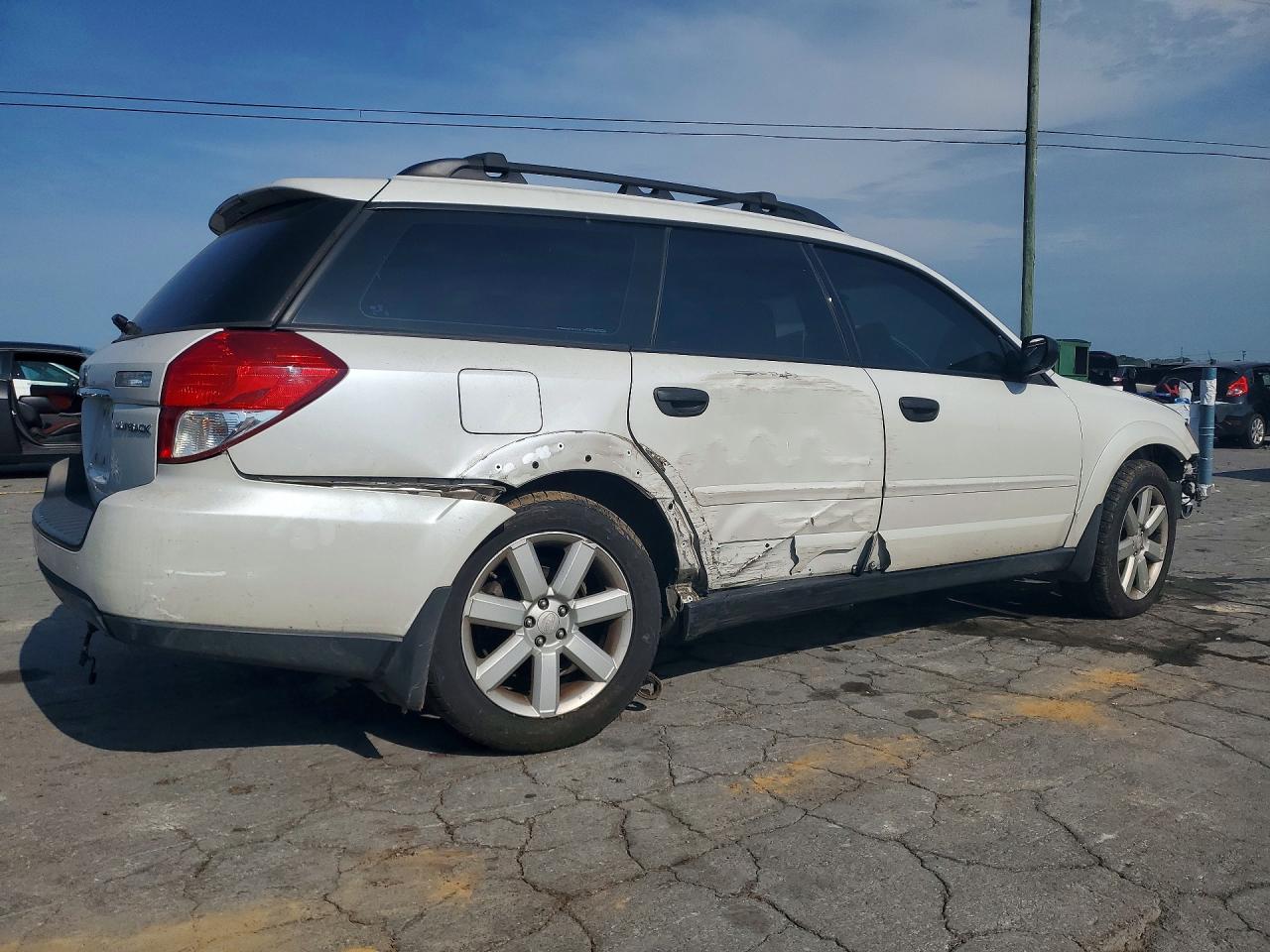 2008 Subaru Outback 2.5i White vin: 4S4BP61C887350636