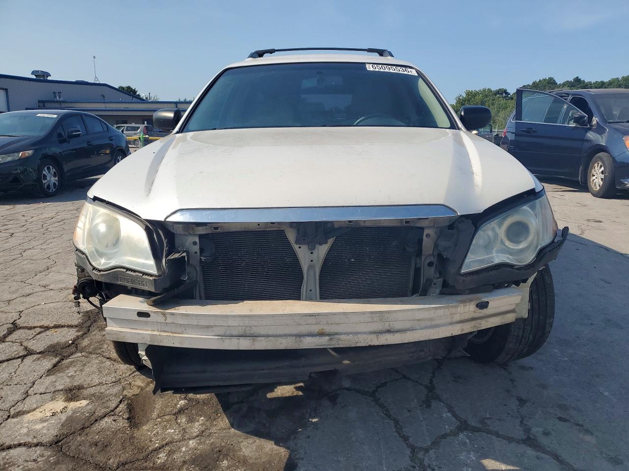 2008 Subaru Outback 2.5i White vin: 4S4BP61C887350636