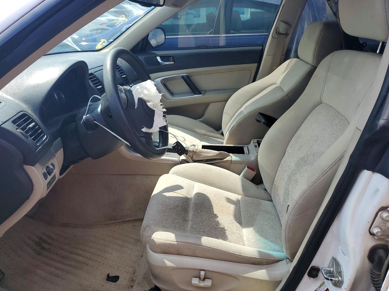 2008 Subaru Outback 2.5i White vin: 4S4BP61C887350636