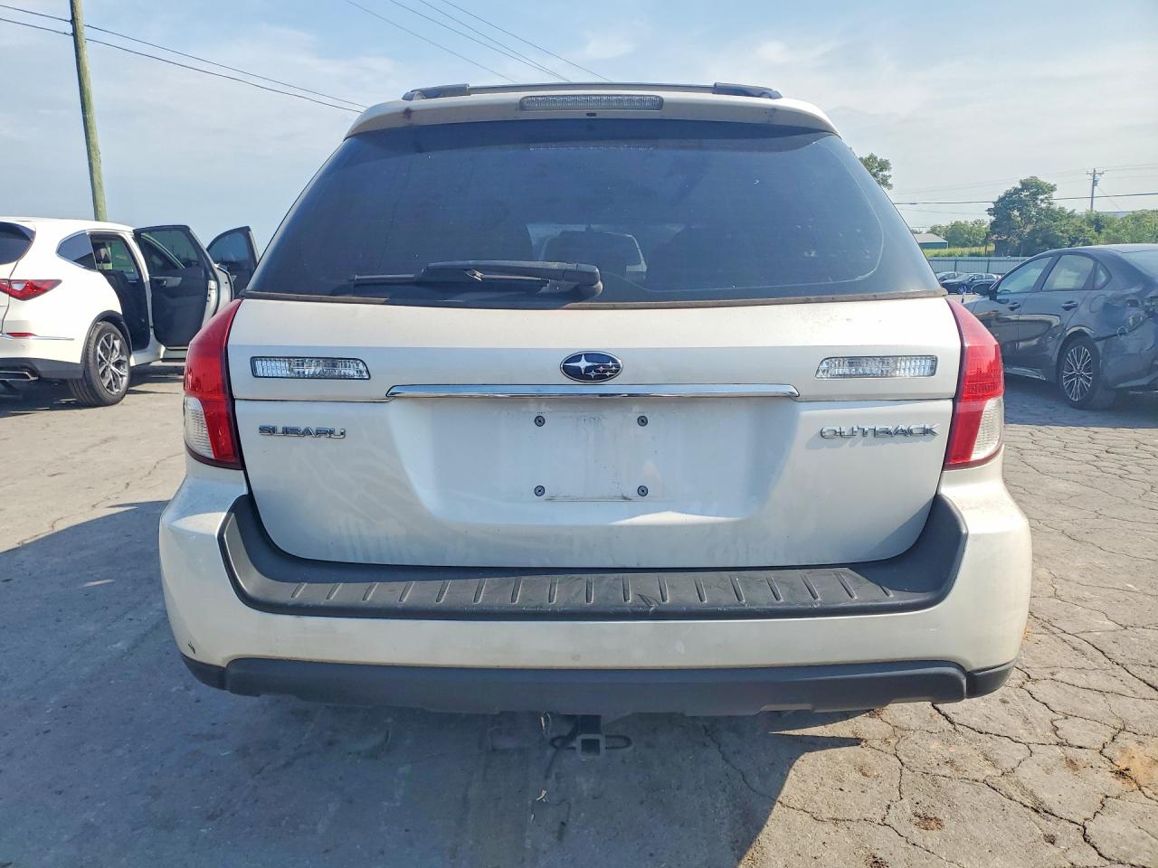2008 Subaru Outback 2.5i White vin: 4S4BP61C887350636