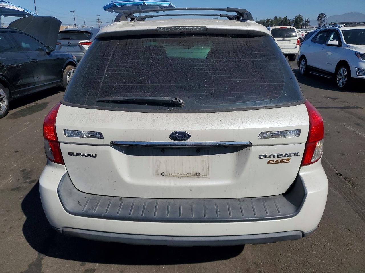 2009 Subaru Outback 2.5i White vin: 4S4BP61C897326984