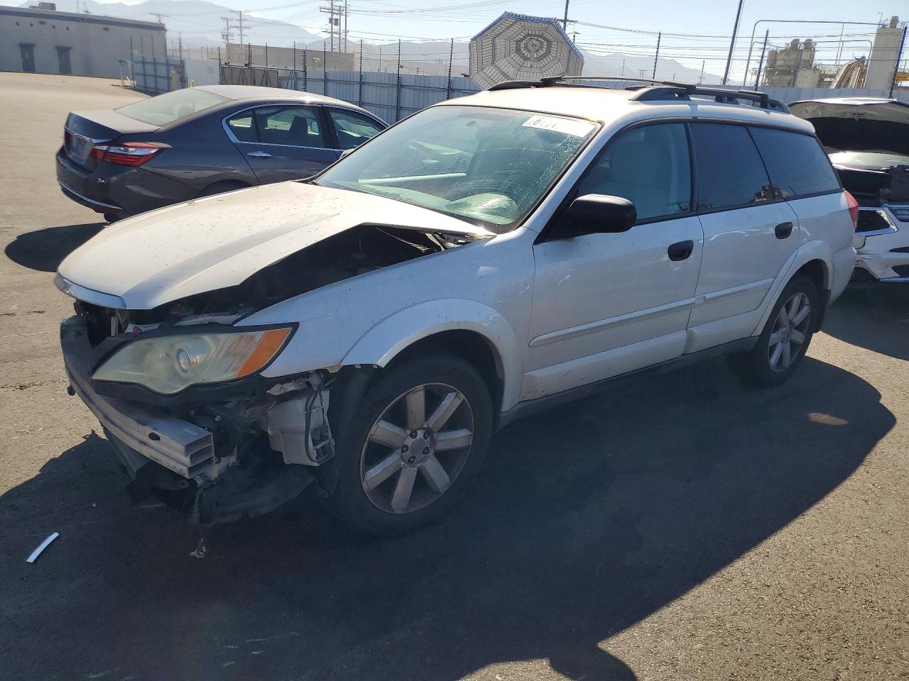 2009 Subaru Outback 2.5i White vin: 4S4BP61C897326984