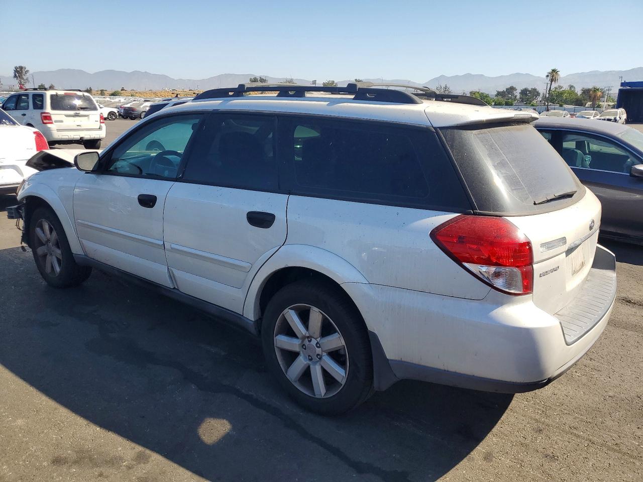 2009 Subaru Outback 2.5i White vin: 4S4BP61C897326984