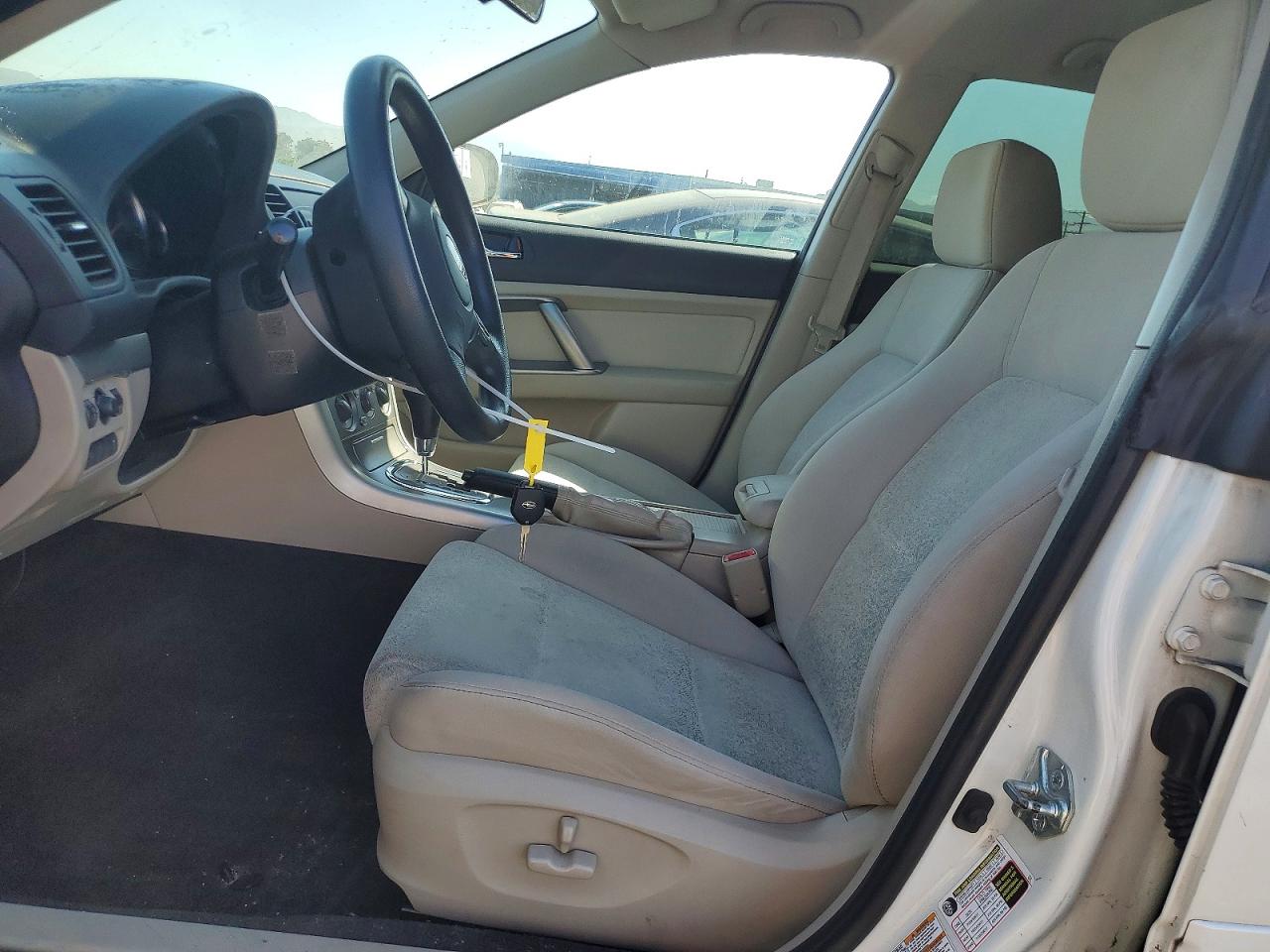 2009 Subaru Outback 2.5i White vin: 4S4BP61C897326984