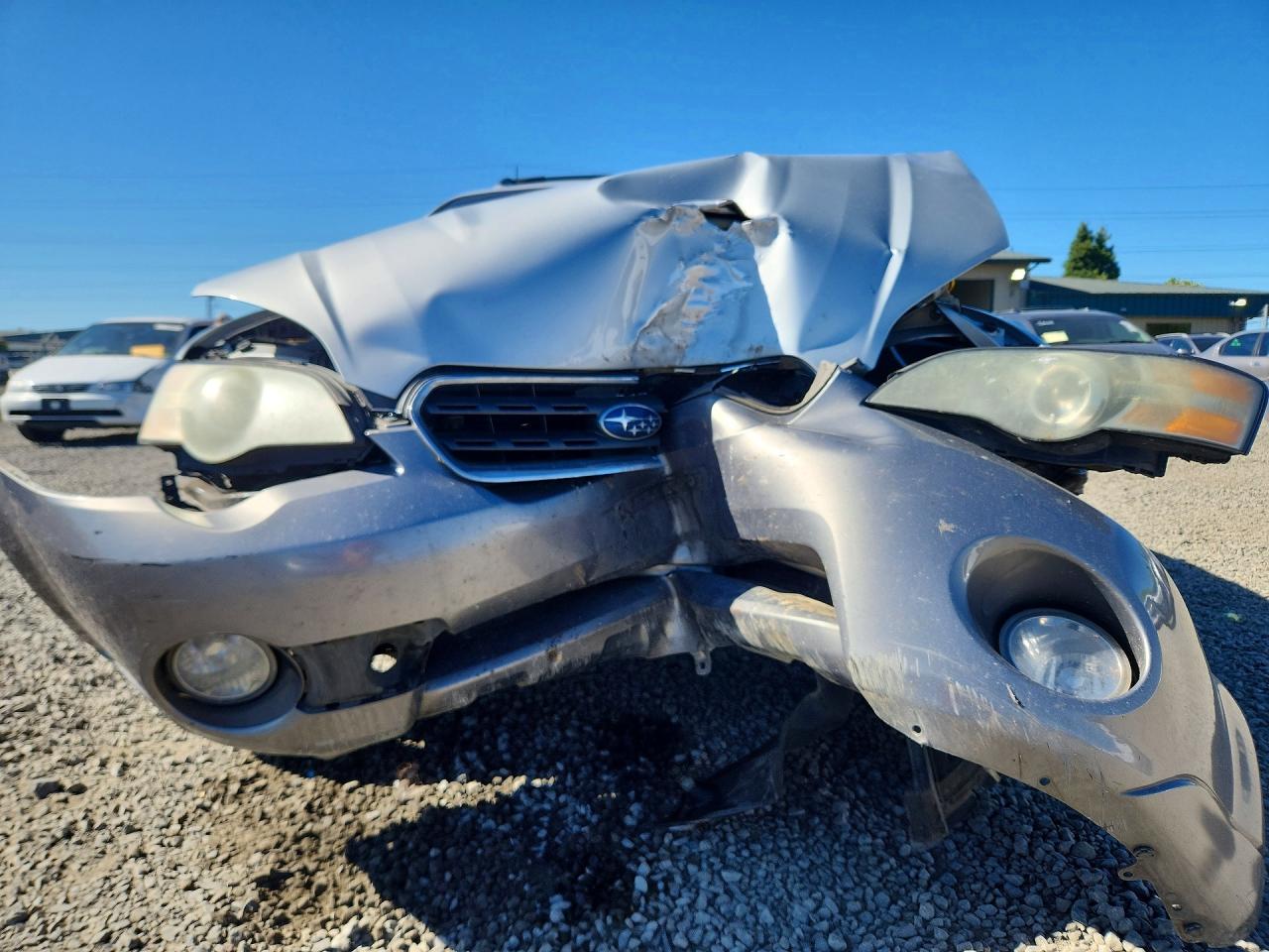 2005 Subaru Legacy Outback 2.5i Серебряный vin: 4S4BP61C957365822