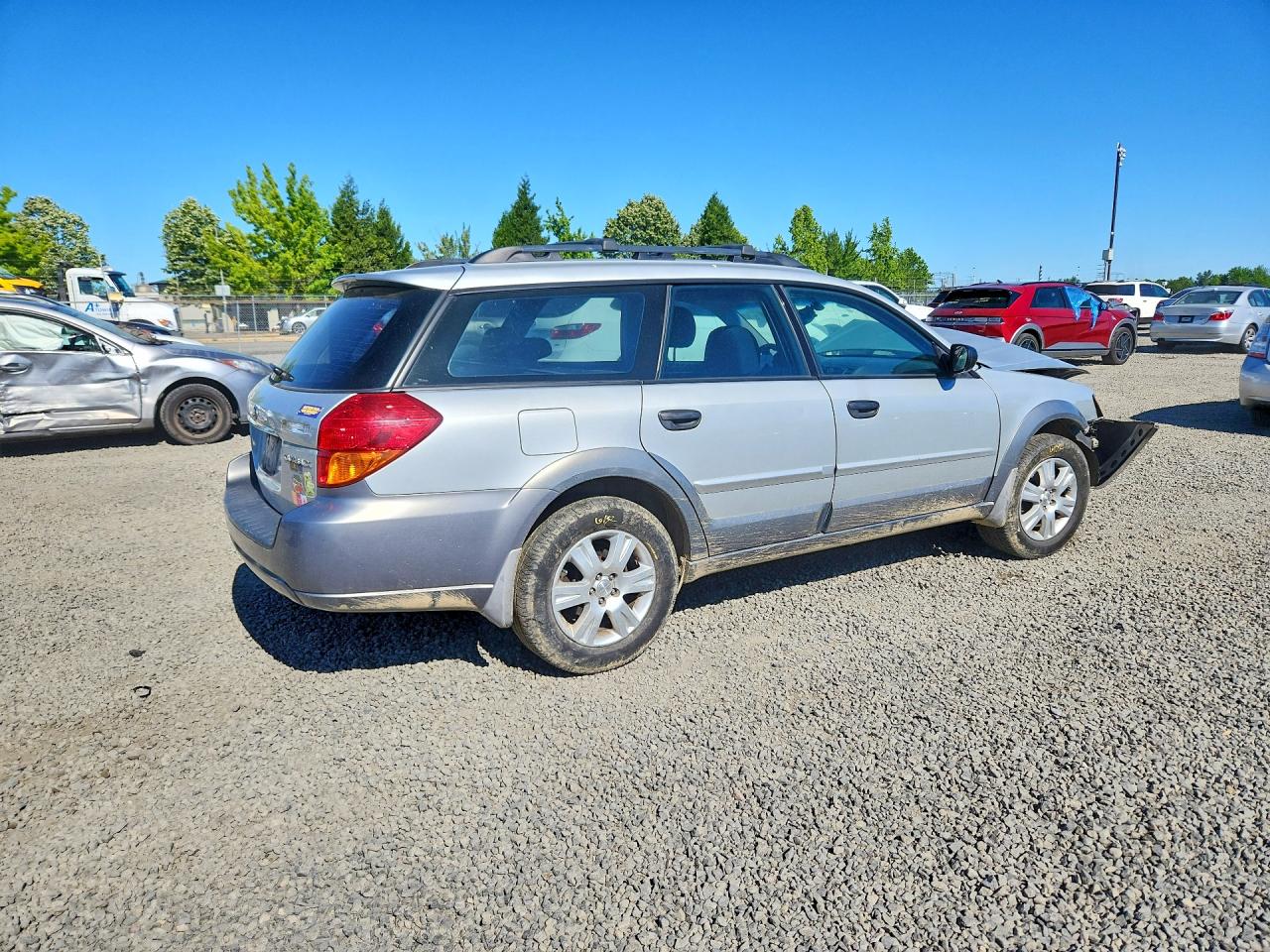 2005 Subaru Legacy Outback 2.5i Серебряный vin: 4S4BP61C957365822