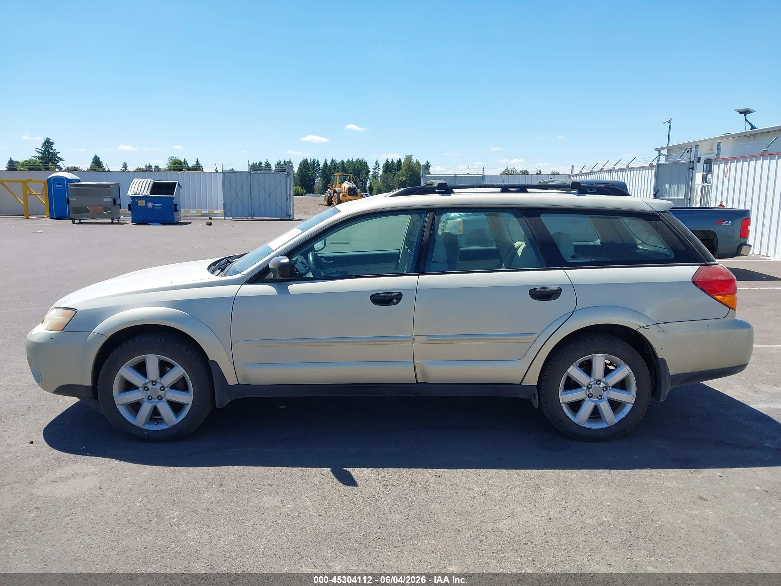 2006 Subaru Outback 2.5i Gold vin: 4S4BP61C967362419