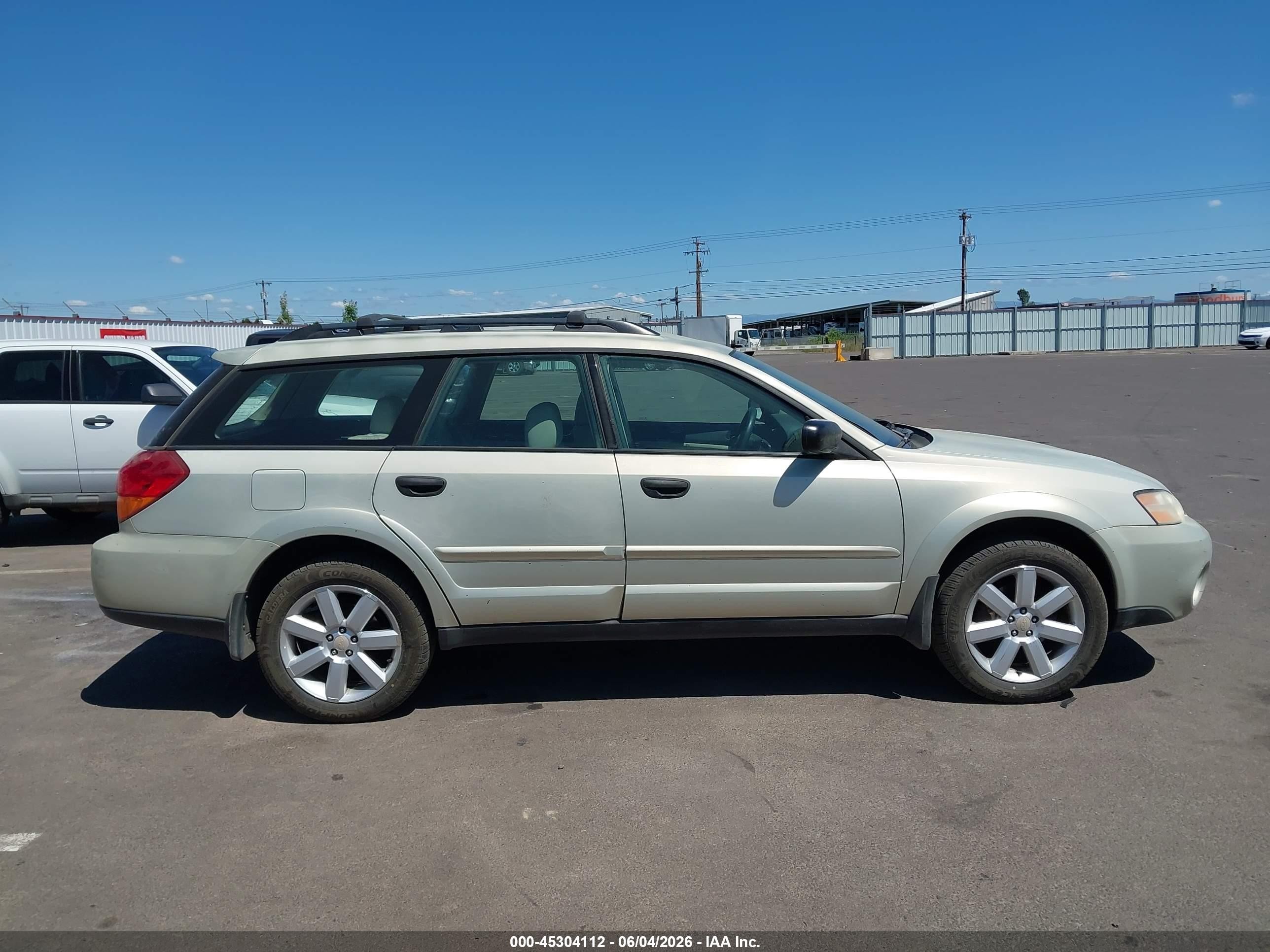 2006 Subaru Outback 2.5i Gold vin: 4S4BP61C967362419