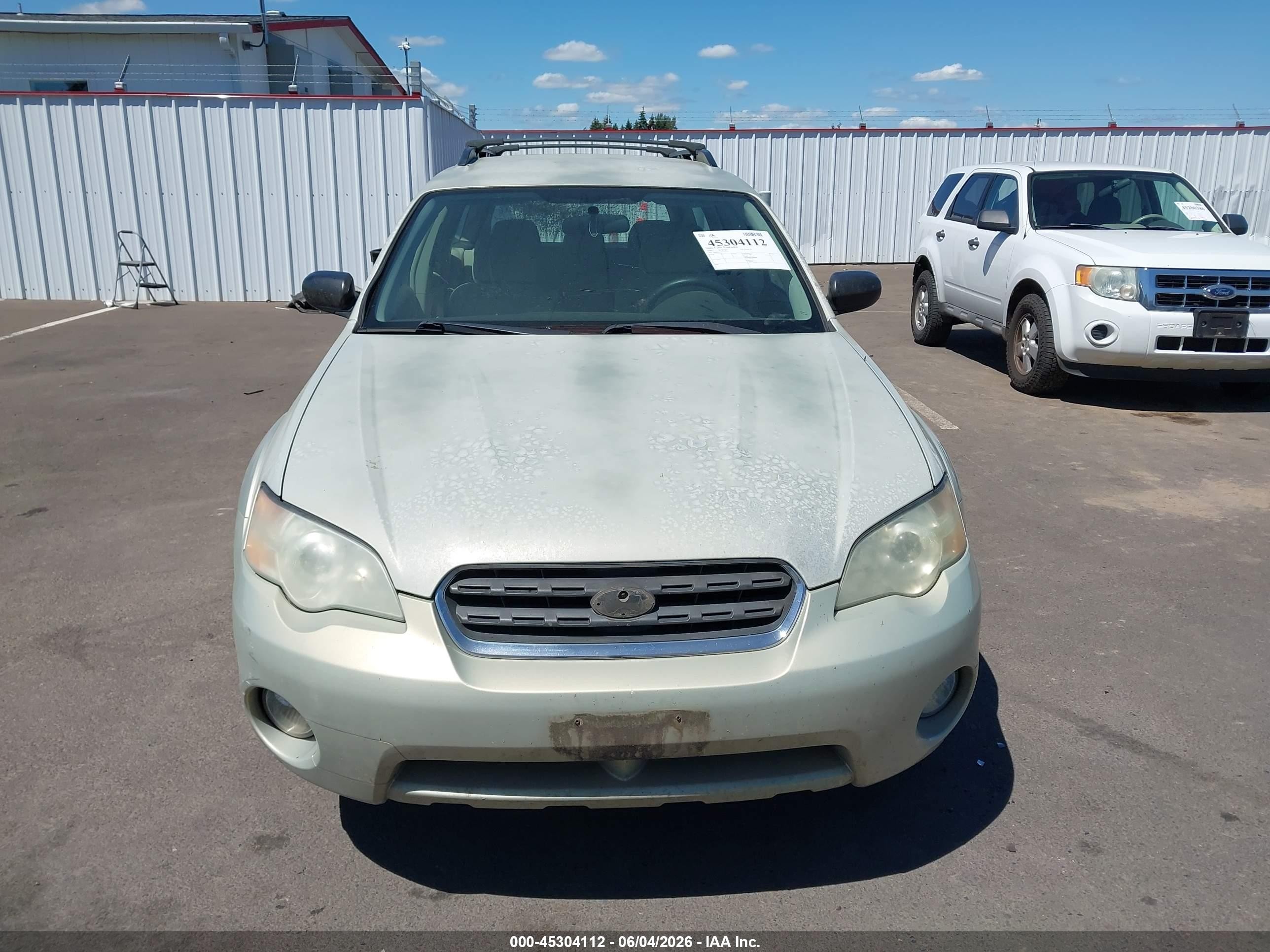 2006 Subaru Outback 2.5i Gold vin: 4S4BP61C967362419