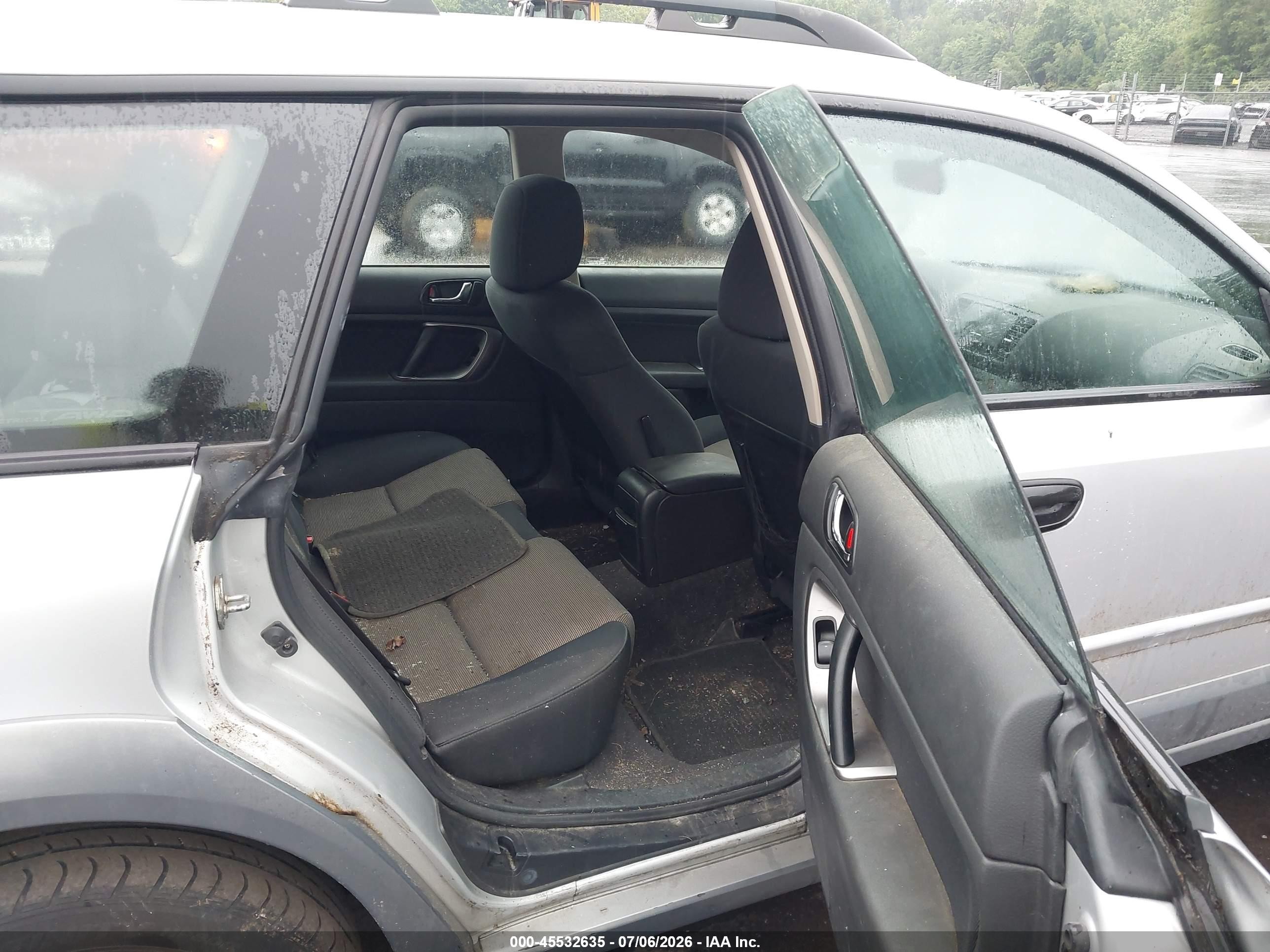 2007 Subaru Outback 2.5i Basic Silver vin: 4S4BP61C976322204