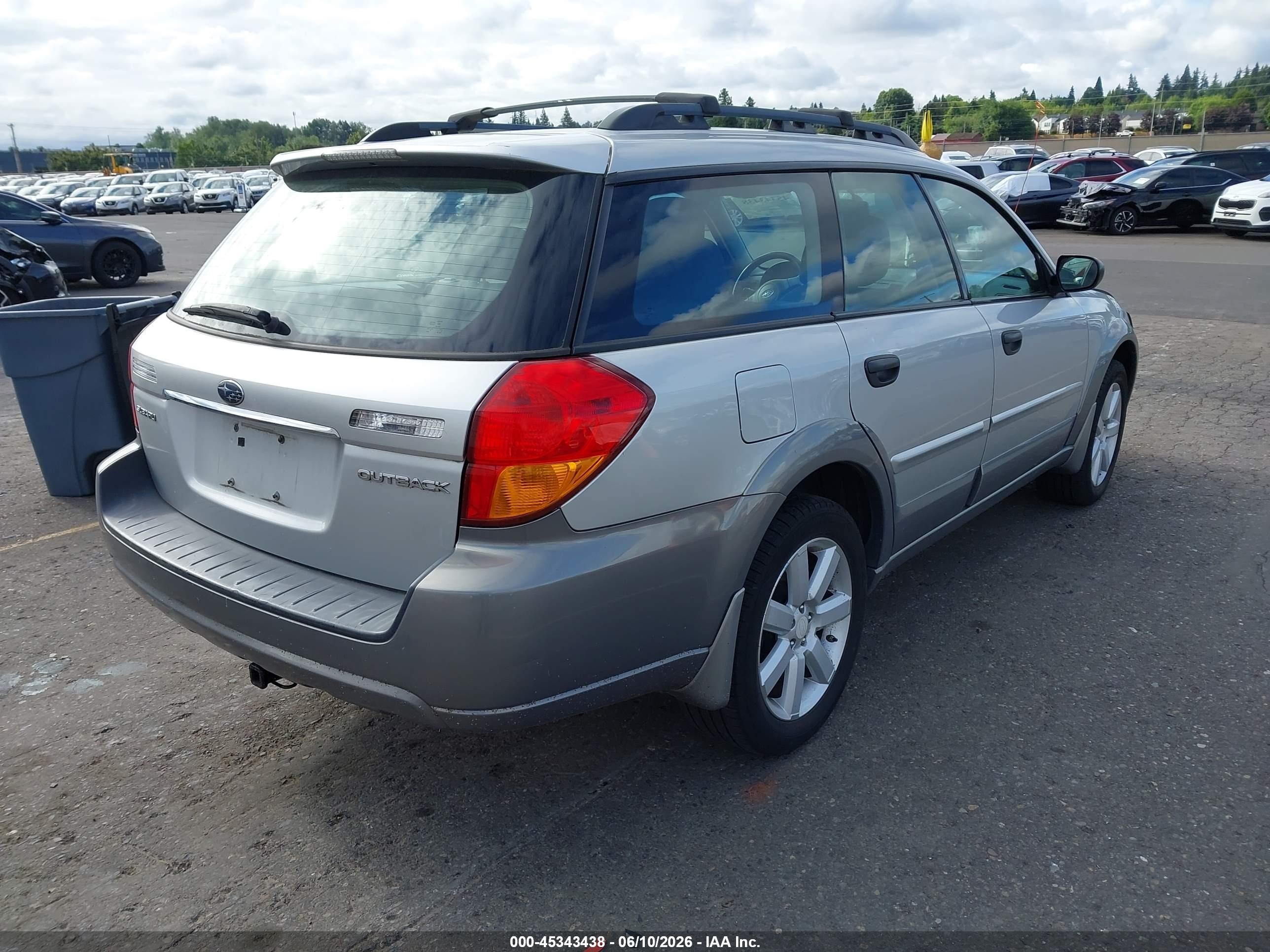 2007 Subaru Outback 2.5i Silver vin: 4S4BP61C977332175