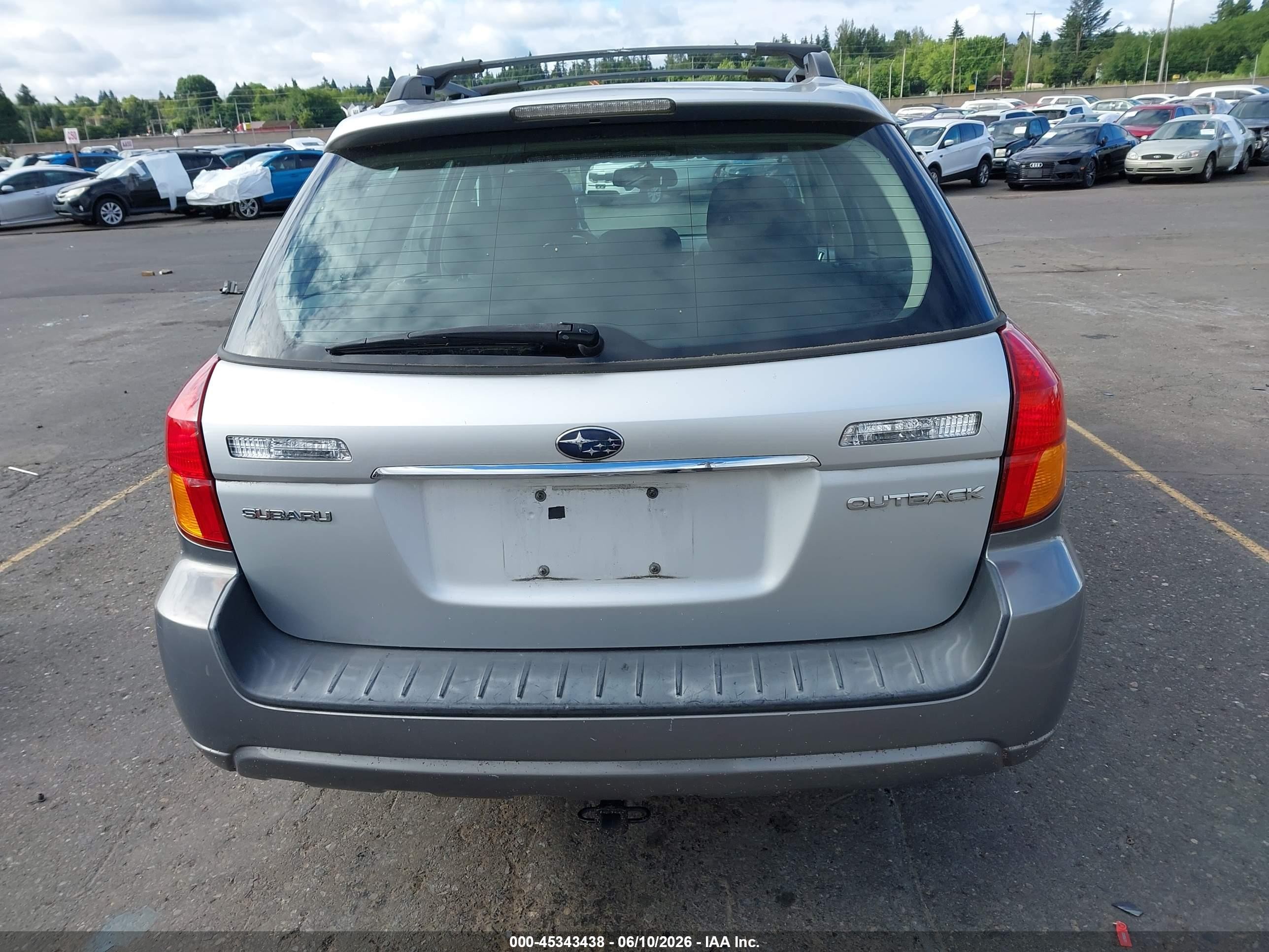 2007 Subaru Outback 2.5i Silver vin: 4S4BP61C977332175