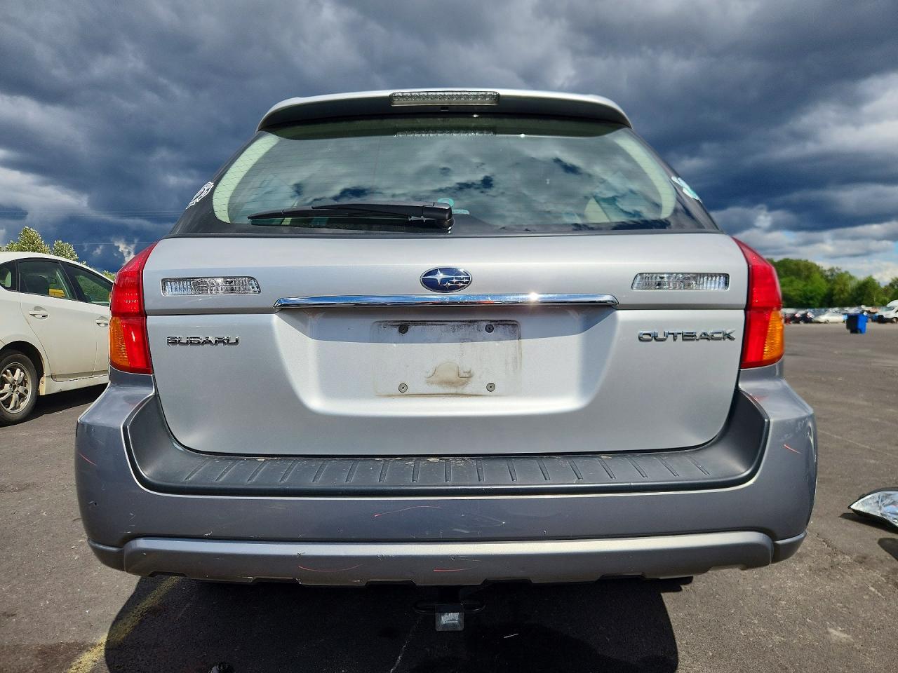 2007 Subaru Outback Outback 2.5i Silver vin: 4S4BP61C977337912