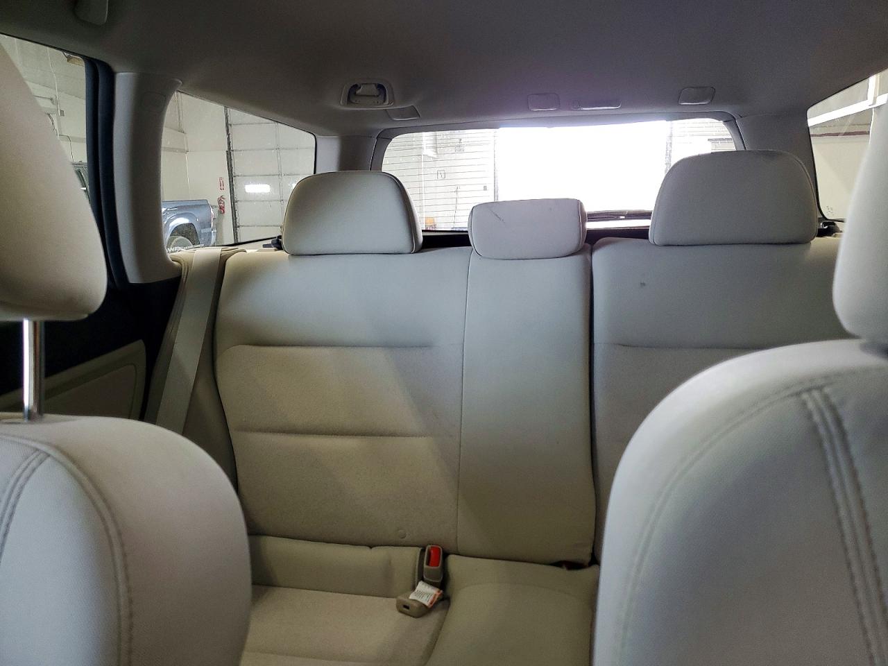 2008 Subaru Outback 2.5i White vin: 4S4BP61C987342643