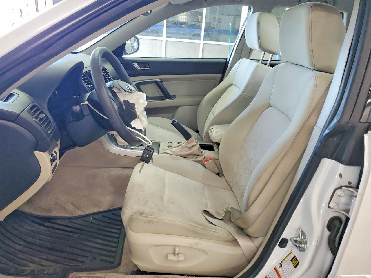 2008 Subaru Outback 2.5i White vin: 4S4BP61C987342643