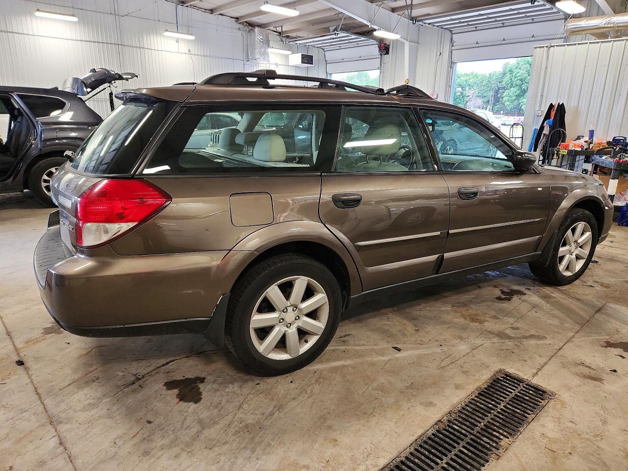 2008 Subaru Outback 2.5i Tan vin: 4S4BP61C987342755