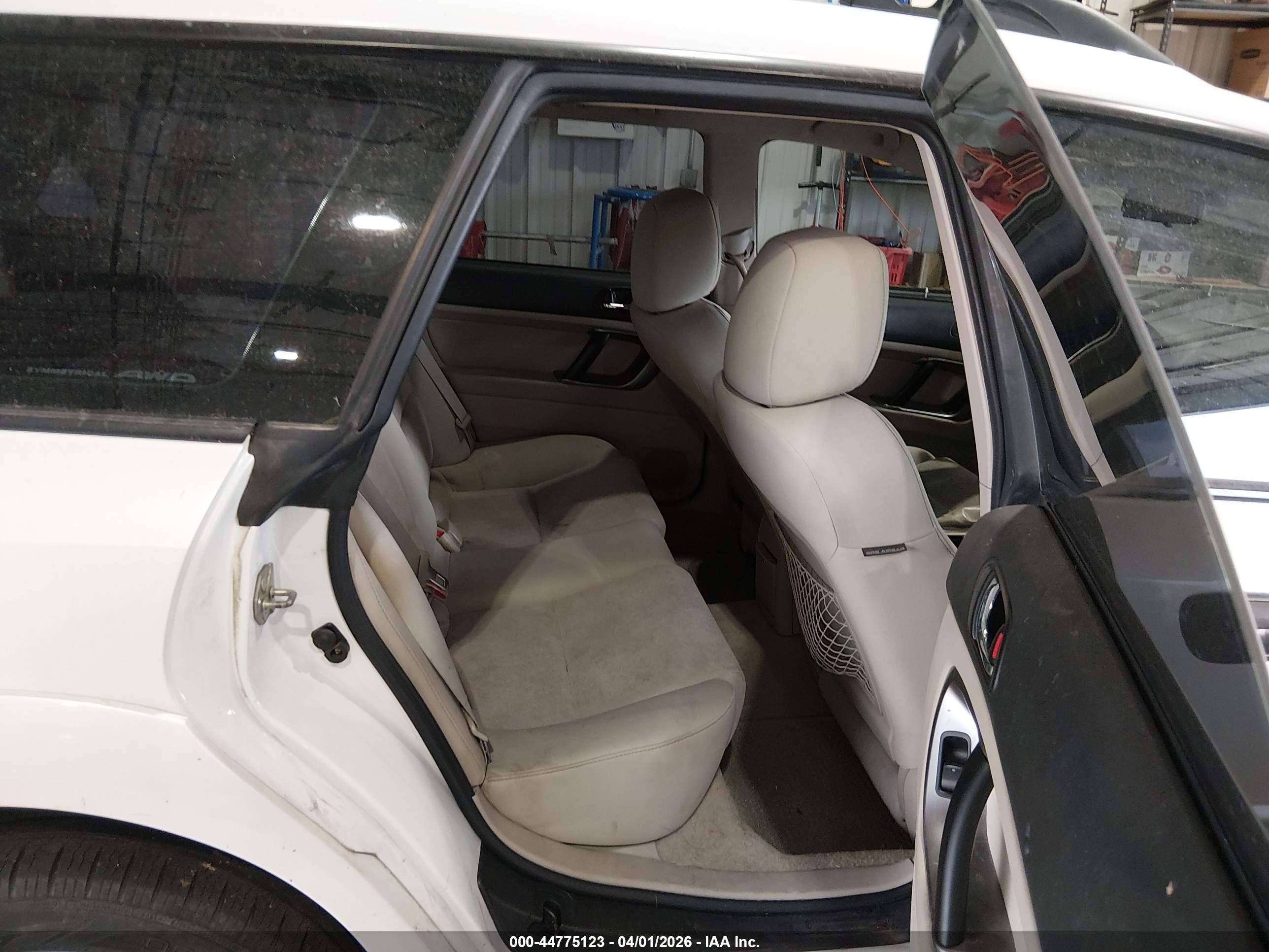 2008 Subaru Outback 2.5i/2.5i L.l. Bean Edition White vin: 4S4BP61C987345011