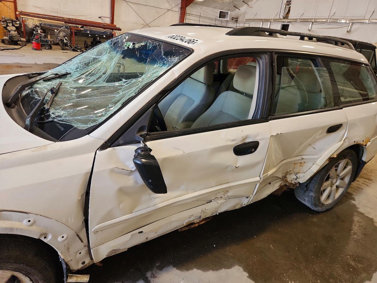 2008 Subaru Outback 2.5i White vin: 4S4BP61C987346742