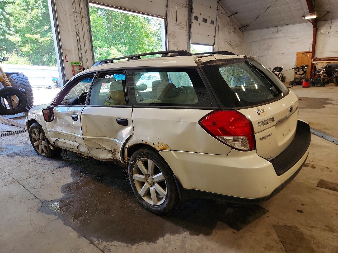 2008 Subaru Outback 2.5i White vin: 4S4BP61C987346742