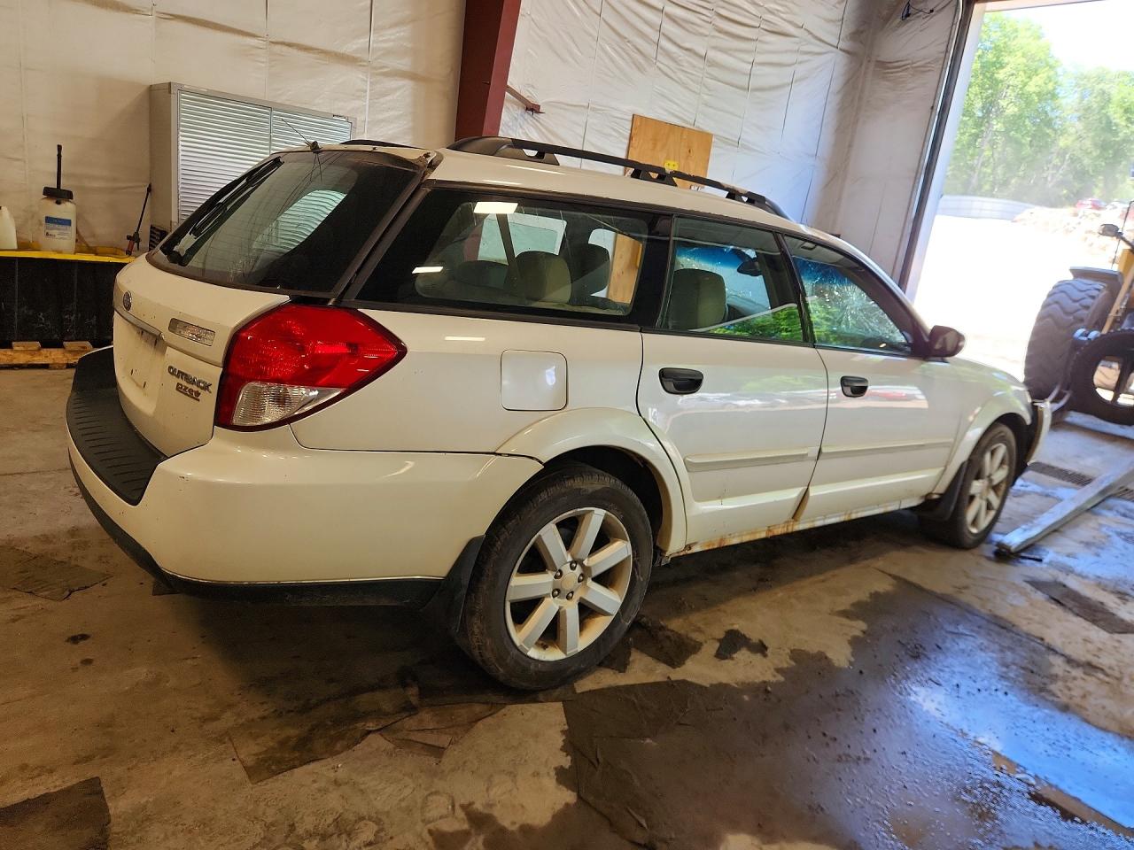 2008 Subaru Outback 2.5i White vin: 4S4BP61C987346742