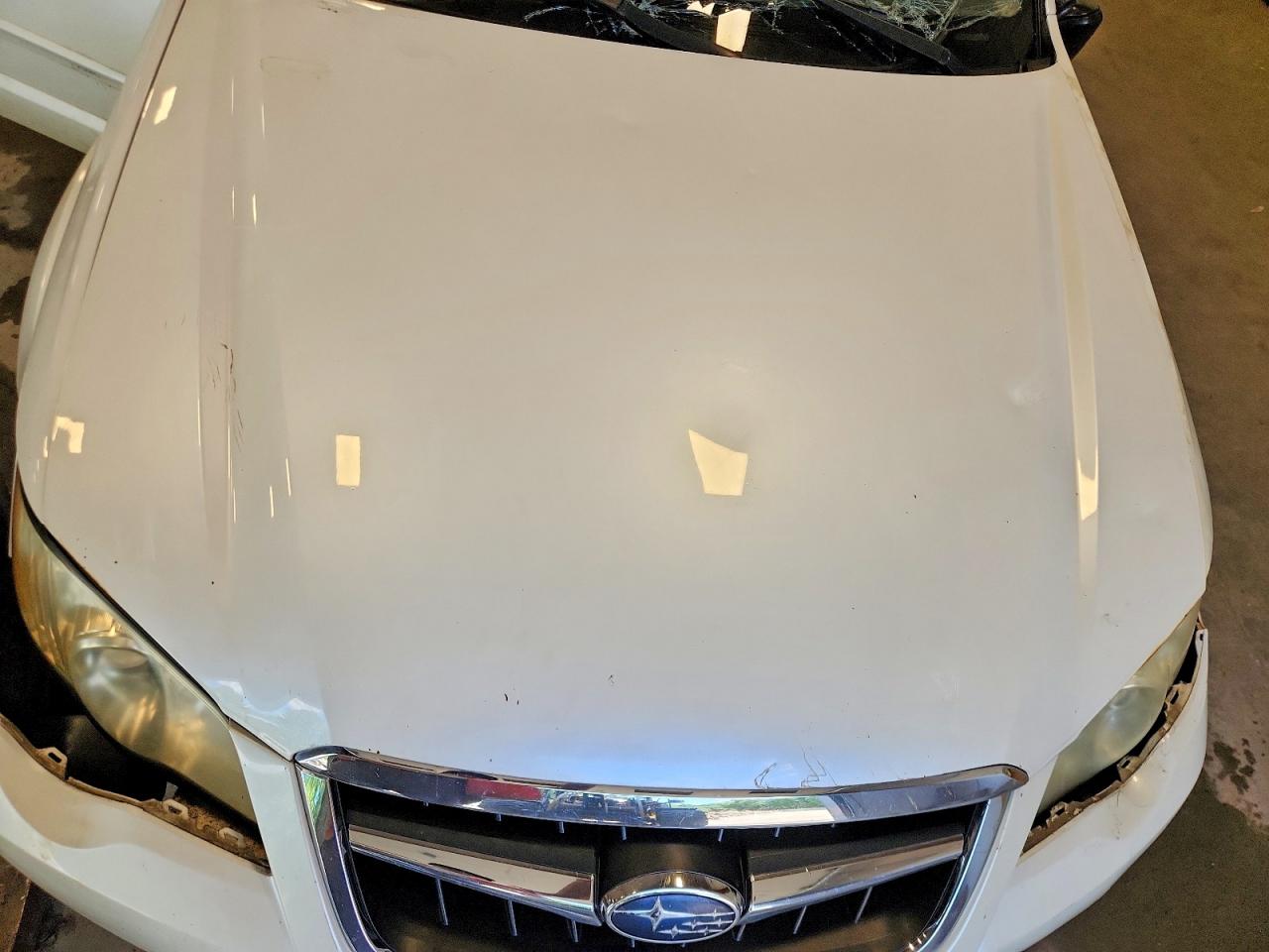 2008 Subaru Outback 2.5i White vin: 4S4BP61C987346742