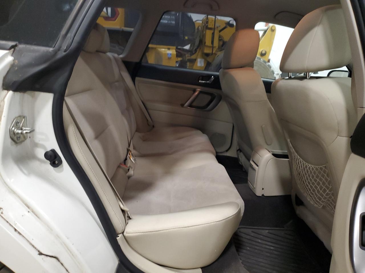 2009 Subaru Outback 2.5i White vin: 4S4BP61C997324516