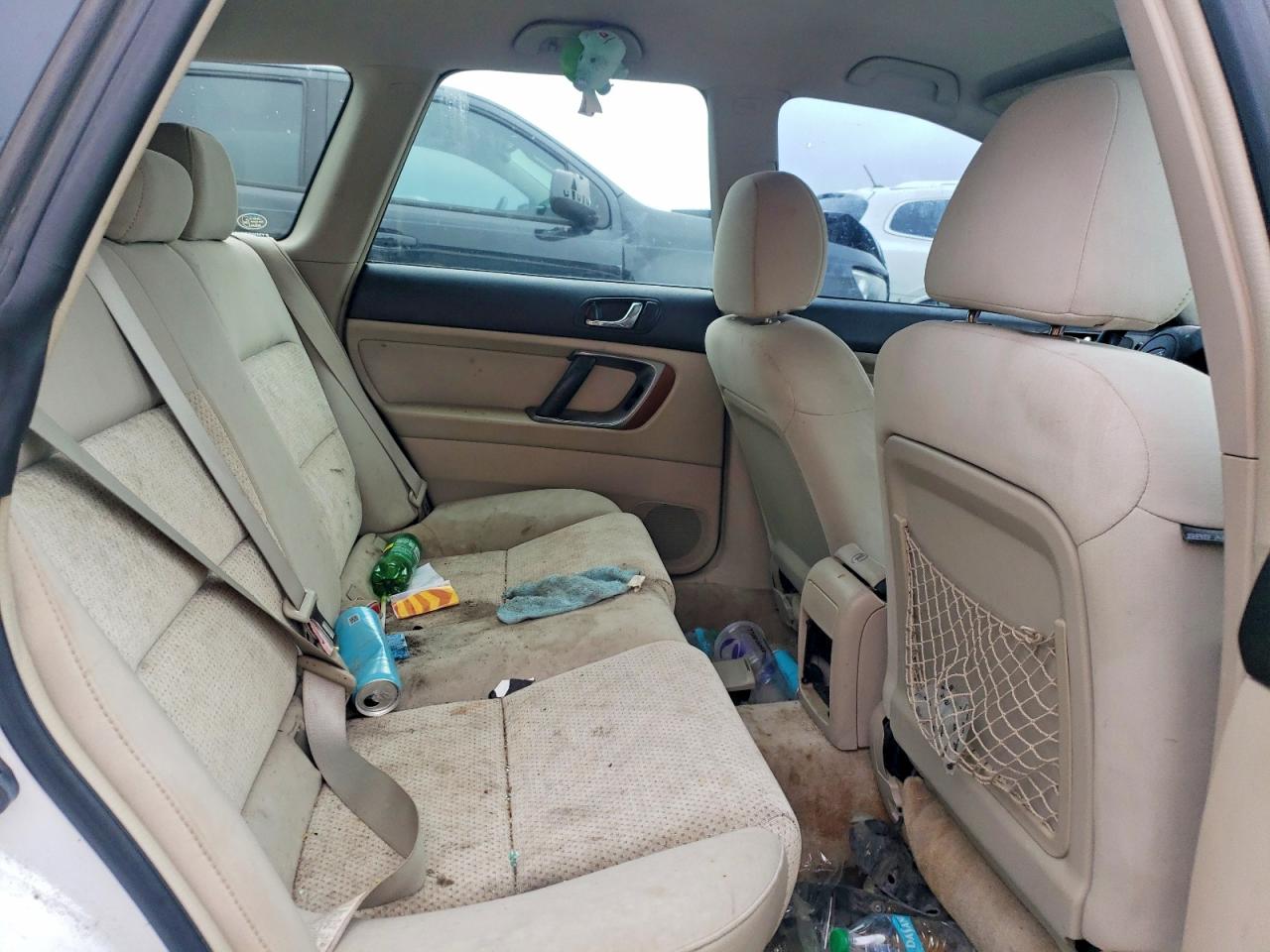 2005 Subaru Legacy Outback 2.5i White vin: 4S4BP61CX57387943