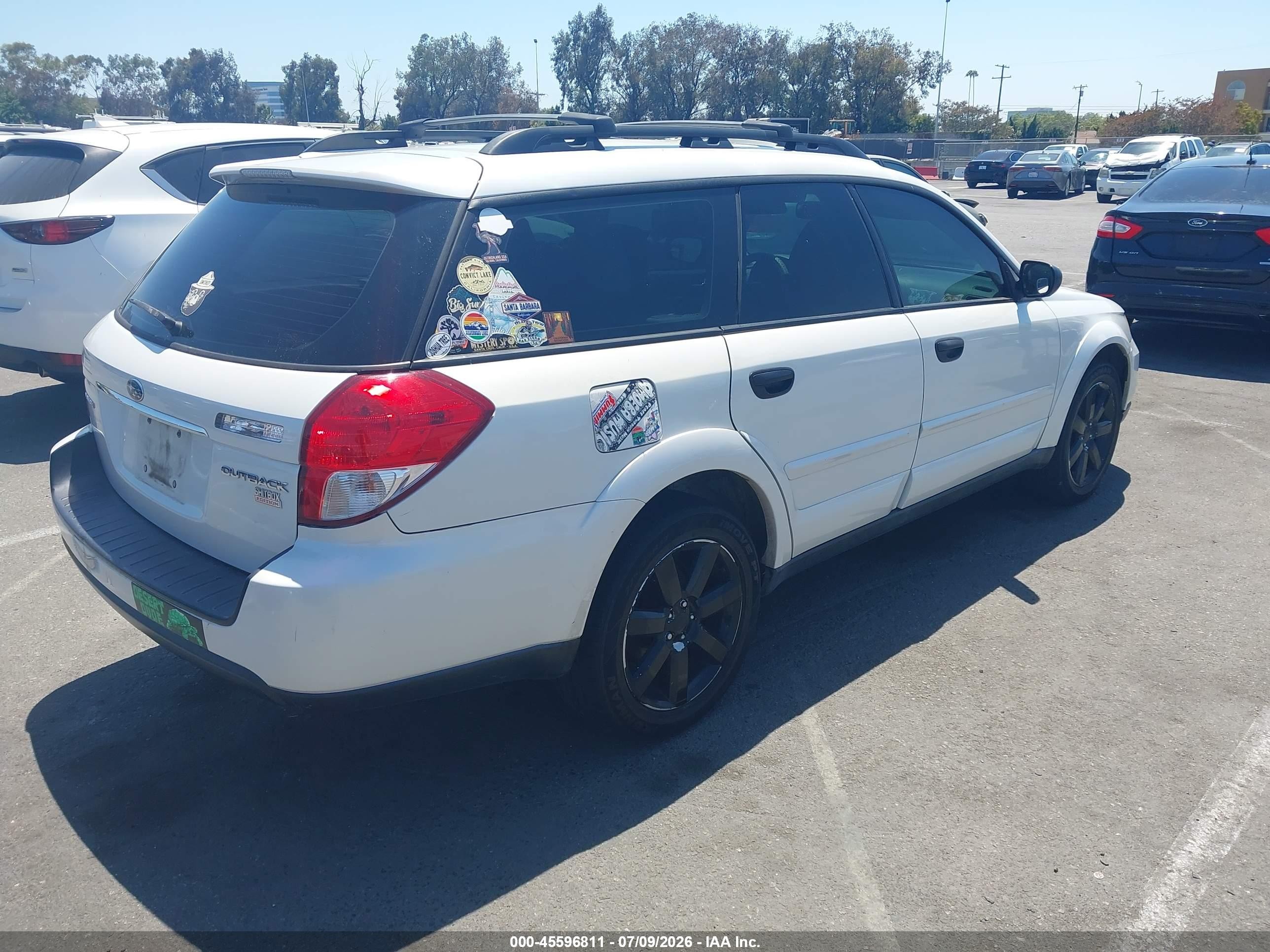 2009 Subaru Outback 2.5i White vin: 4S4BP61CX97335878